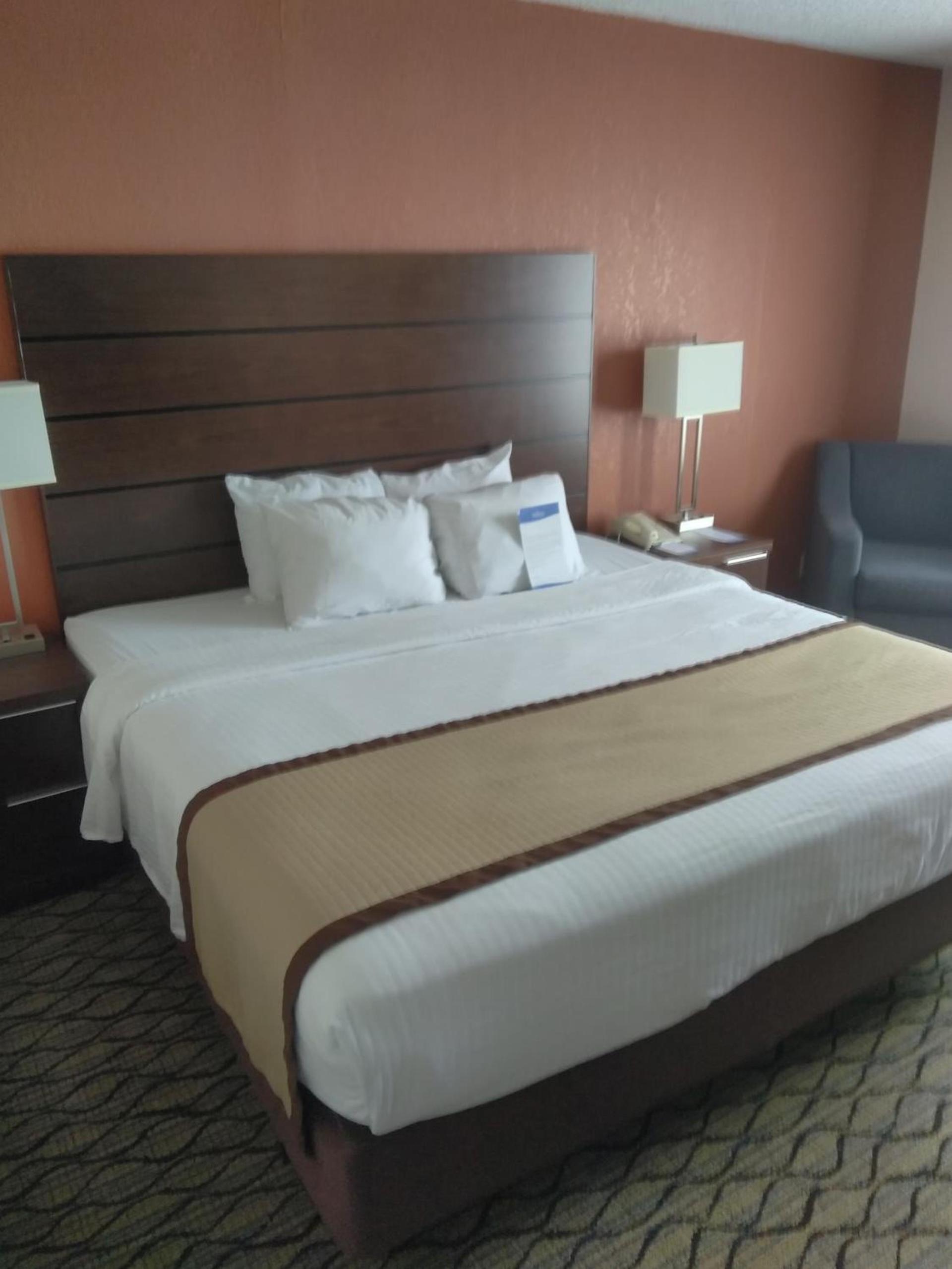 Baymont by Wyndham Madison Heights Detroit Area photo 23
