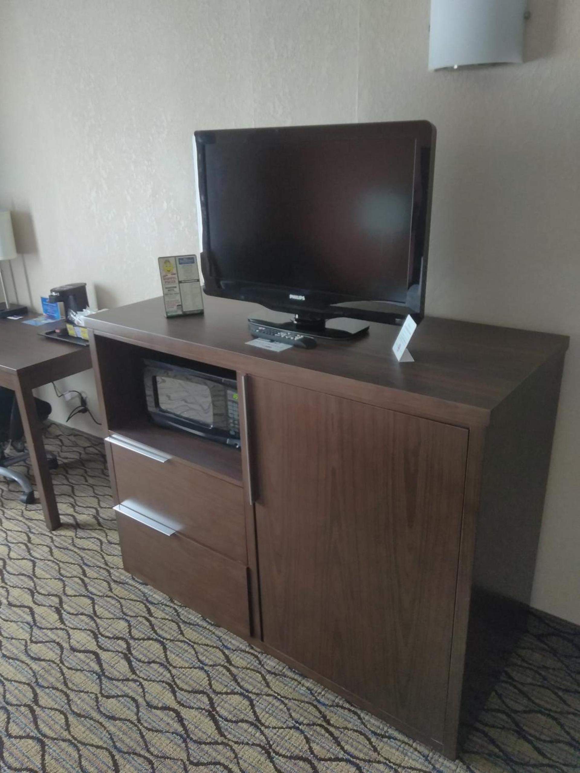 Baymont by Wyndham Madison Heights Detroit Area photo 65
