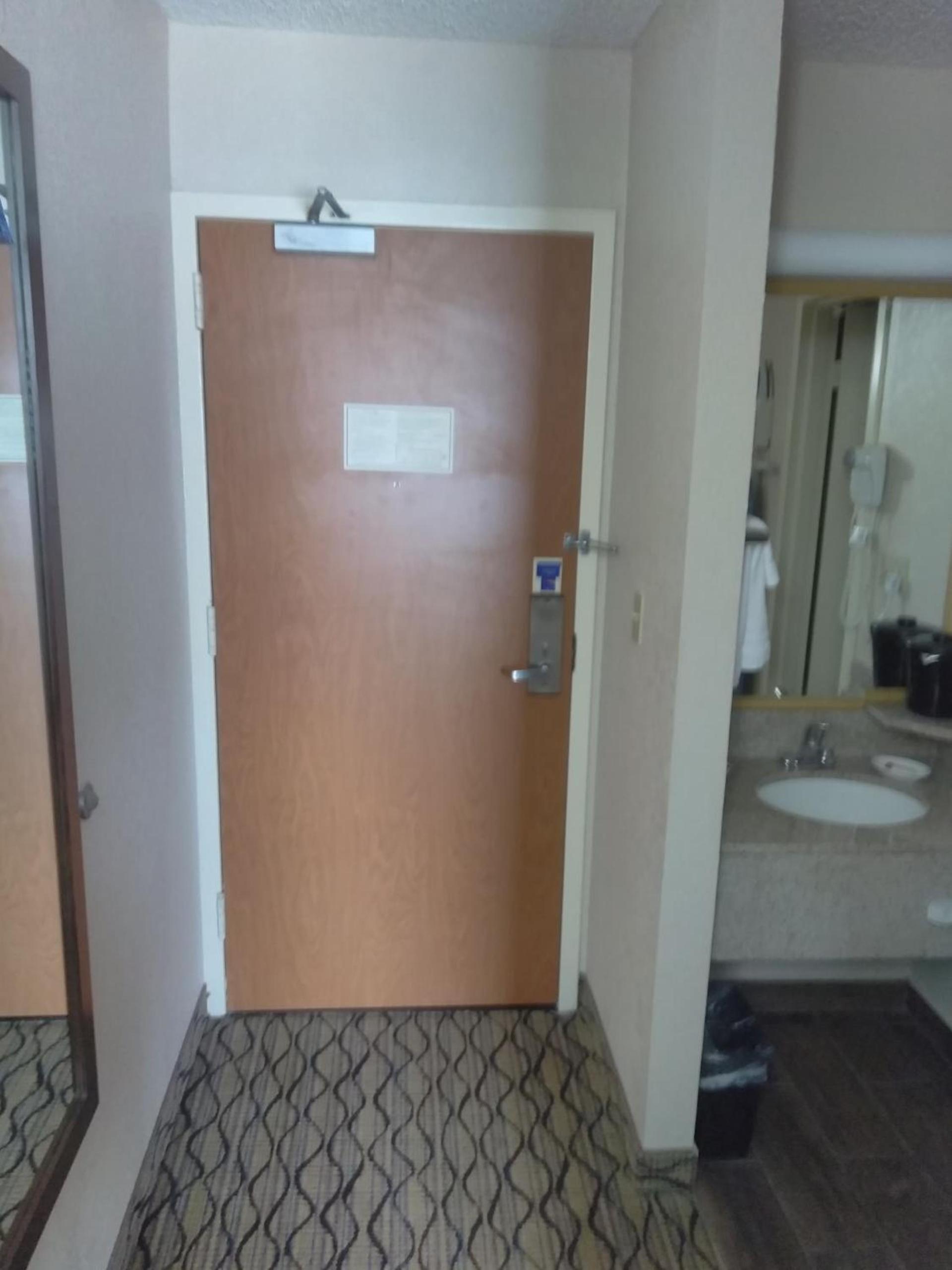 Baymont by Wyndham Madison Heights Detroit Area photo 62