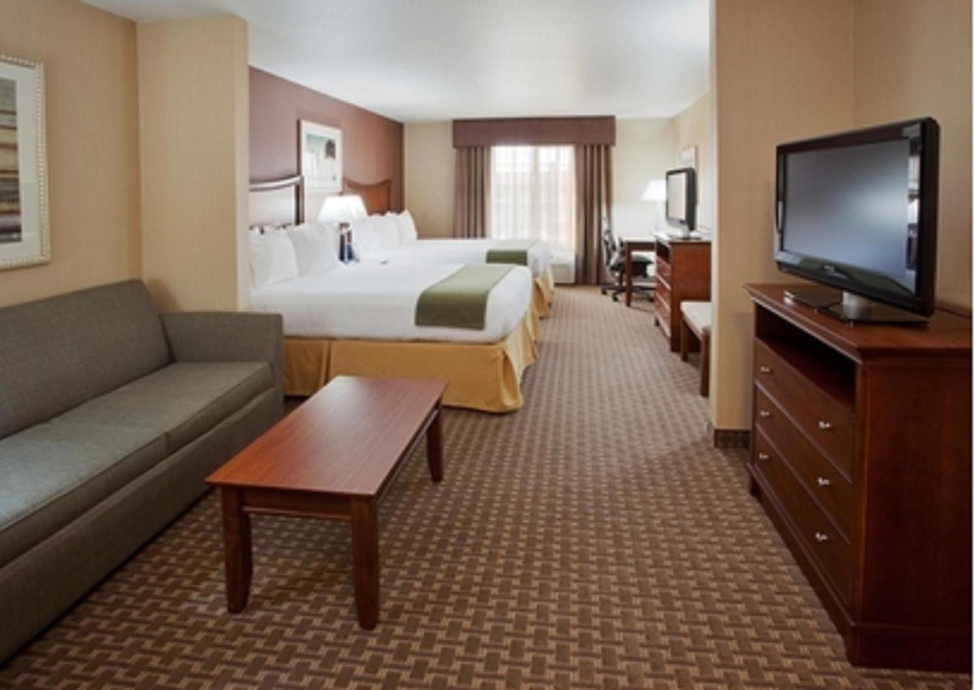 Holiday Inn Express Hotel & Suites Willows by IHG photo 2