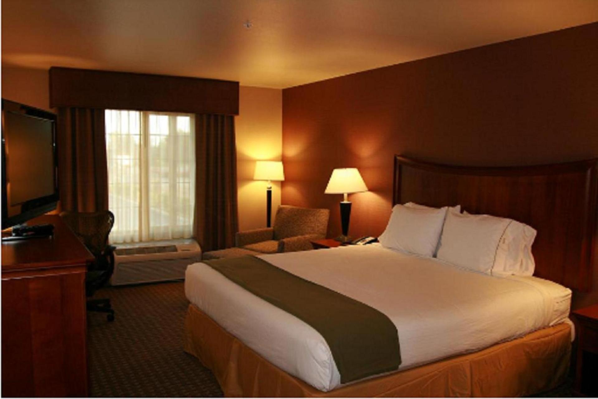 Holiday Inn Express Hotel & Suites Willows by IHG photo 9