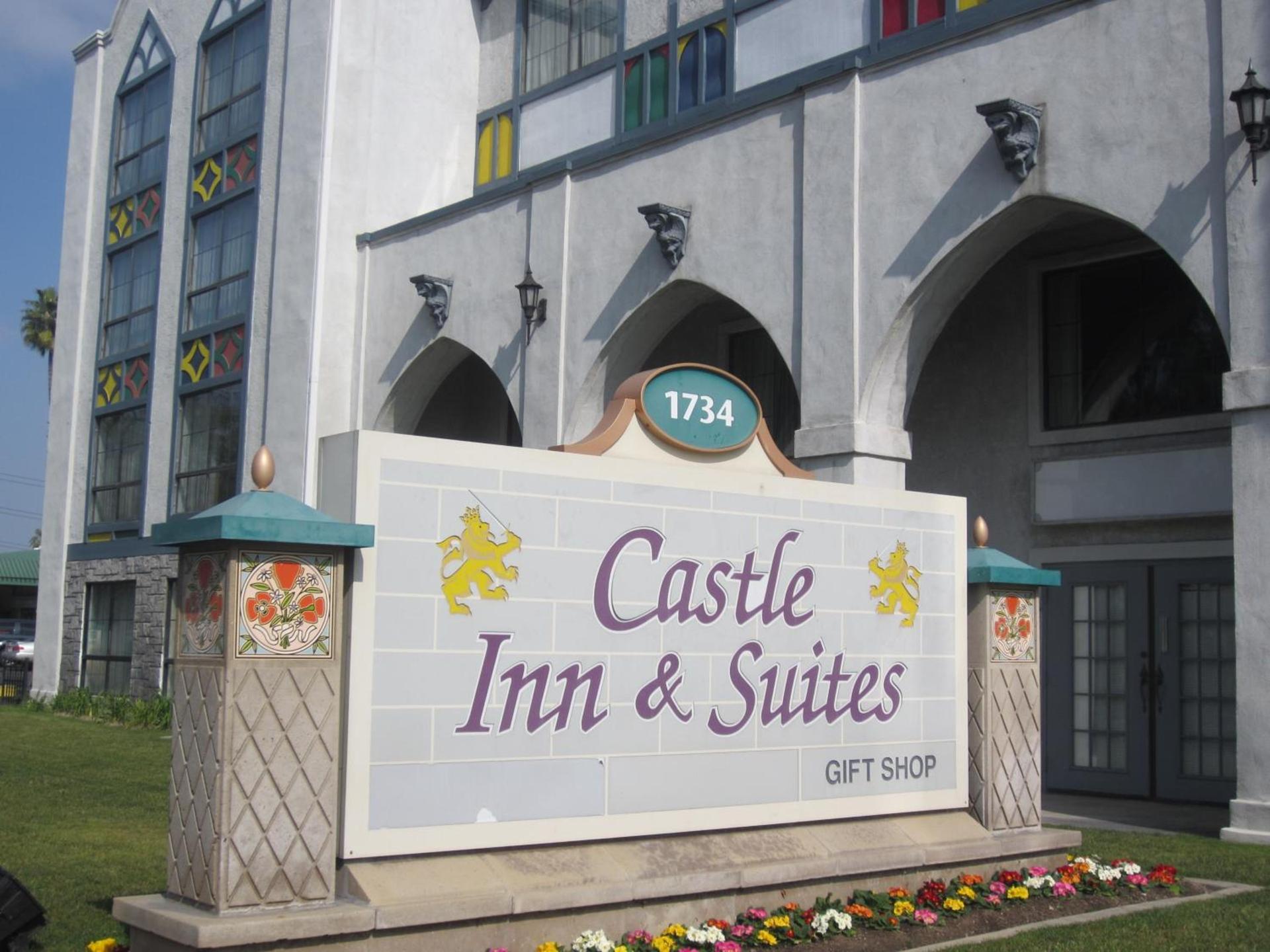 Castle Inn and Suites Anaheim photo 6