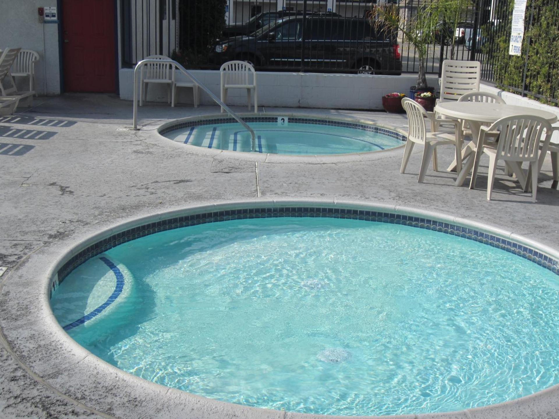 Castle Inn and Suites Anaheim photo 7