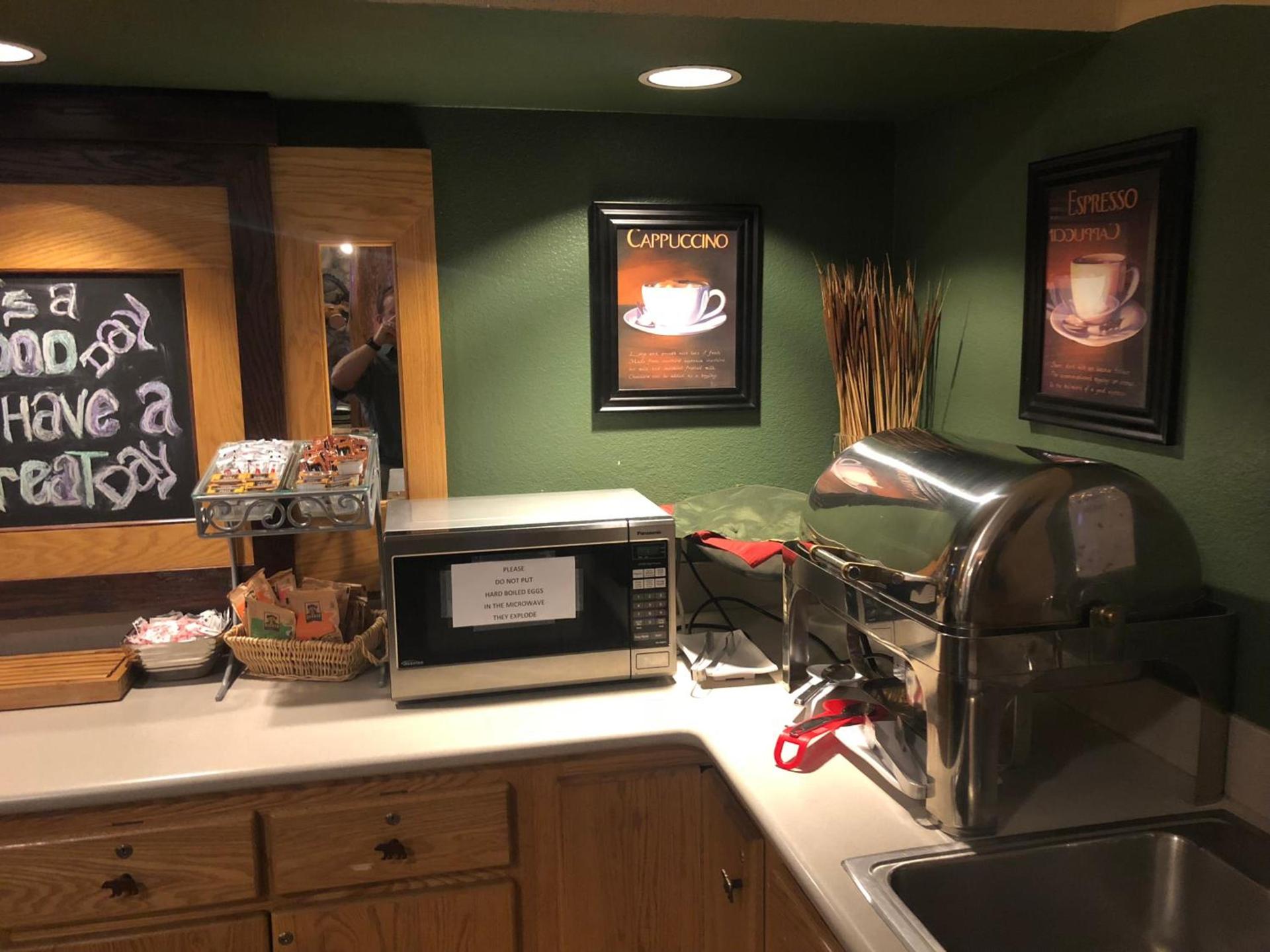 AmericInn by Wyndham Cody photo 39