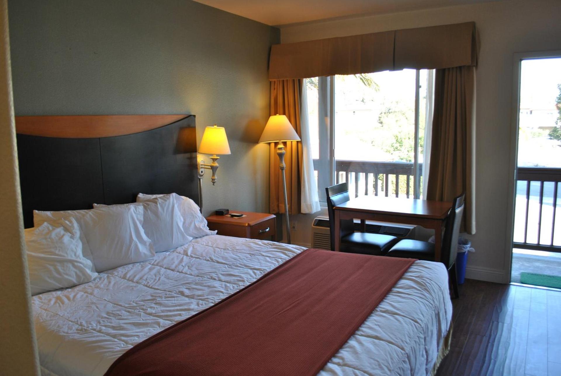 Sunset Motel photo 40