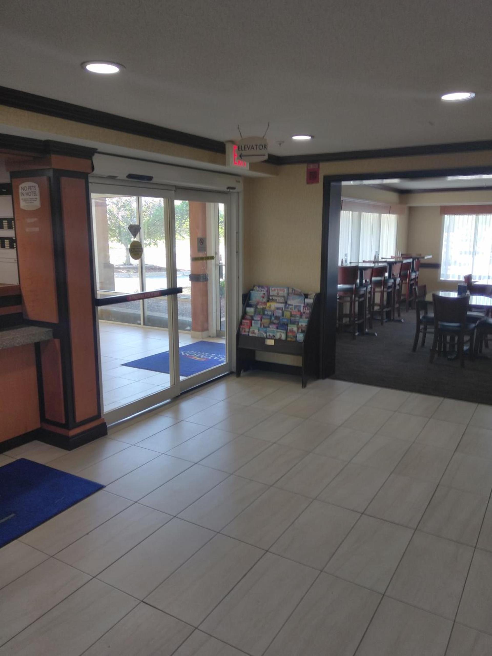 Baymont by Wyndham Madison Heights Detroit Area photo 5