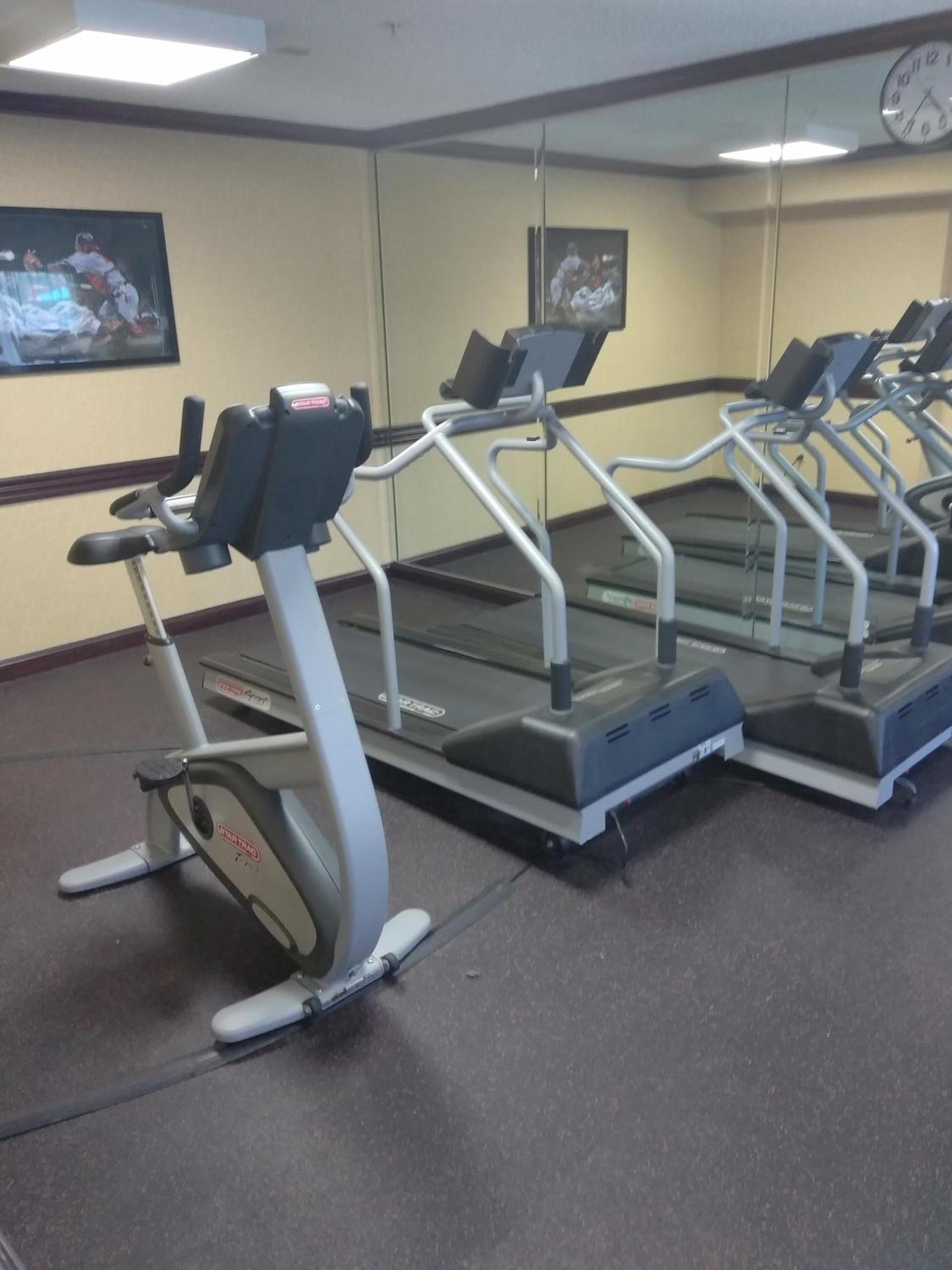 Baymont by Wyndham Madison Heights Detroit Area photo 42