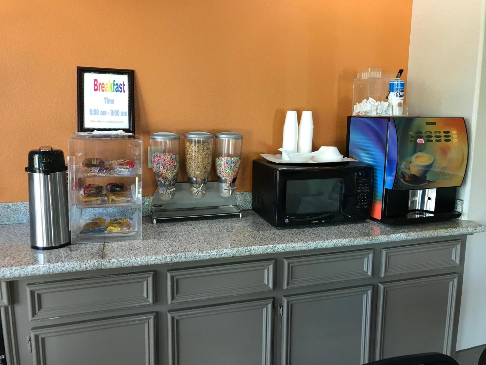Camelot Inn and Suites photo 15