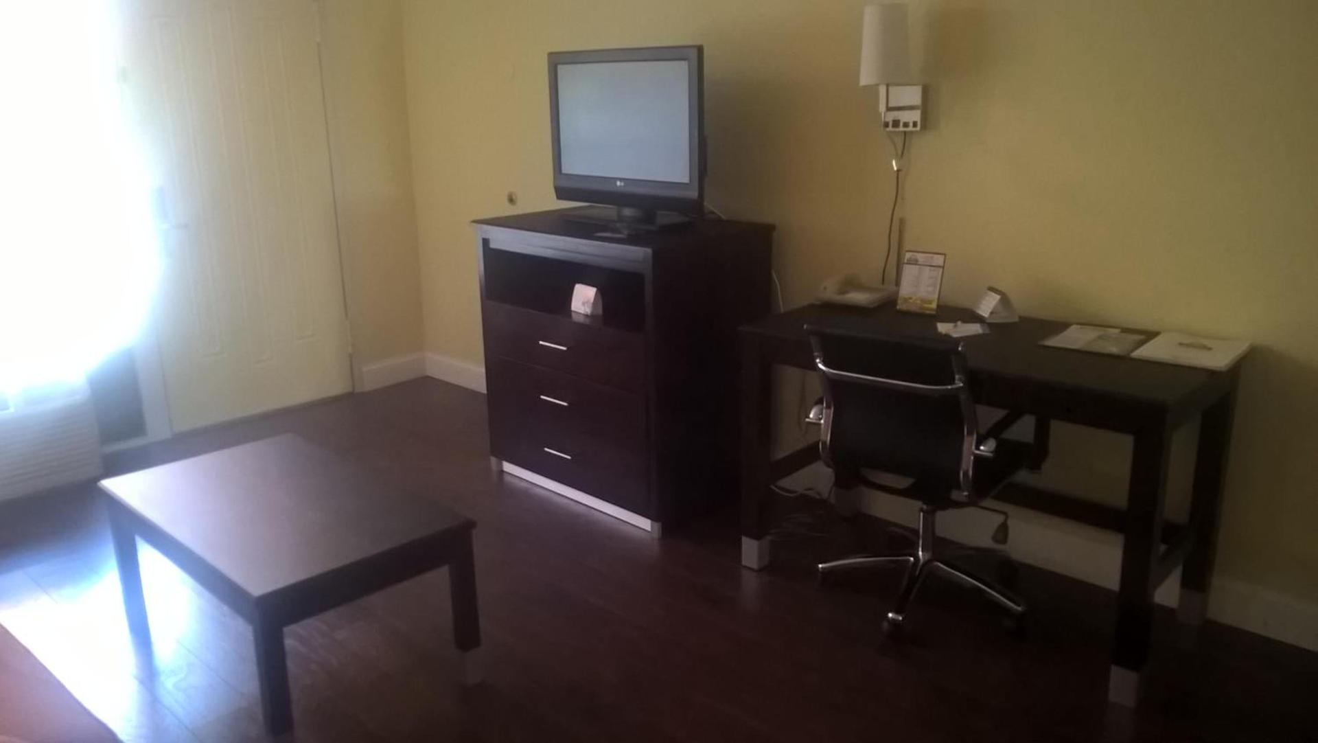 Days Inn & Suites by Wyndham Port Richey photo 26