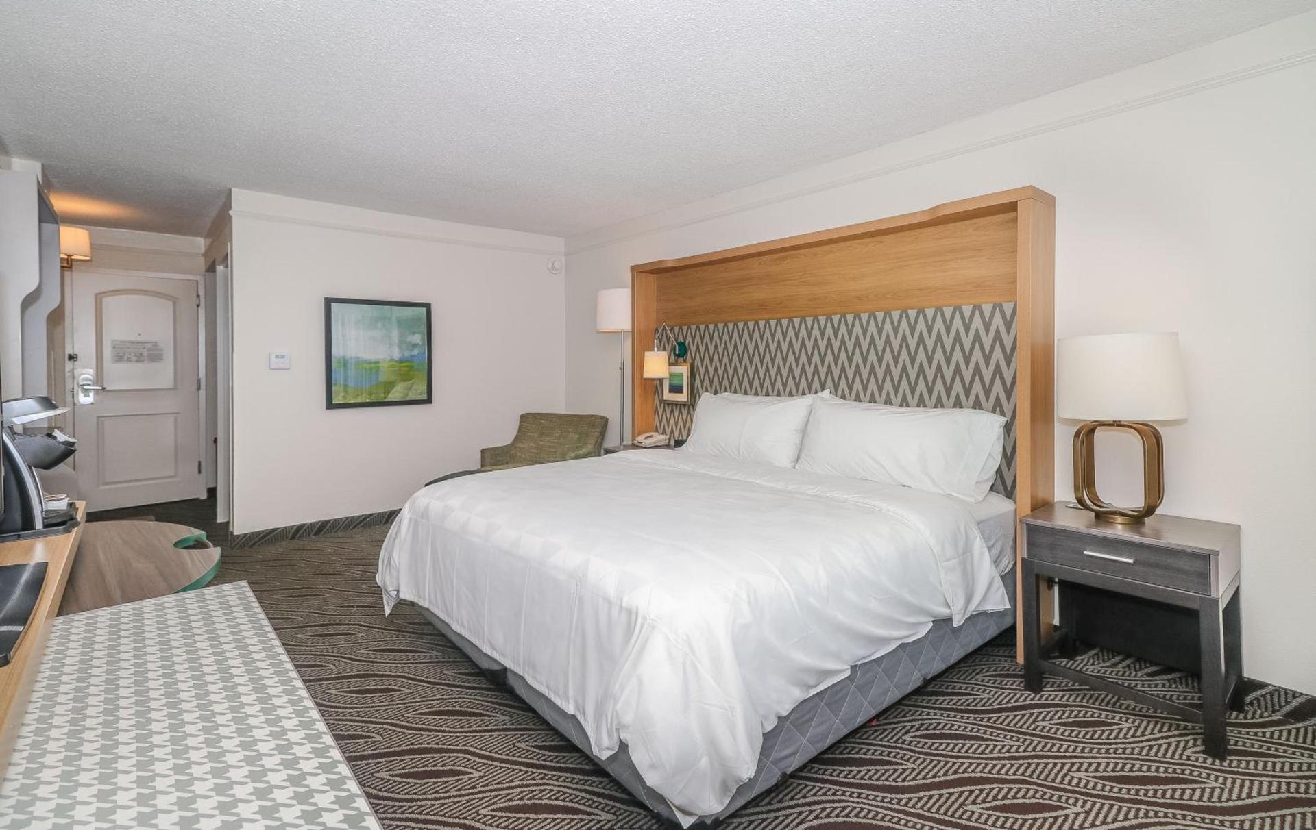 Holiday Inn Resort Oceanfront at Surfside Beach by IHG photo 11