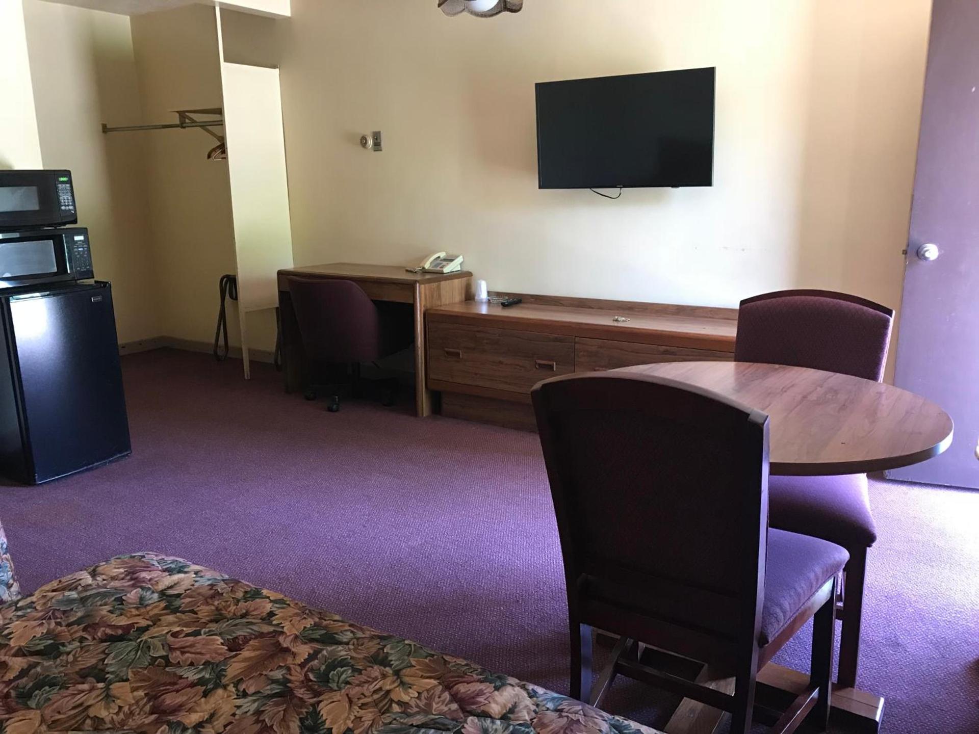 Allenwood Motel photo 10