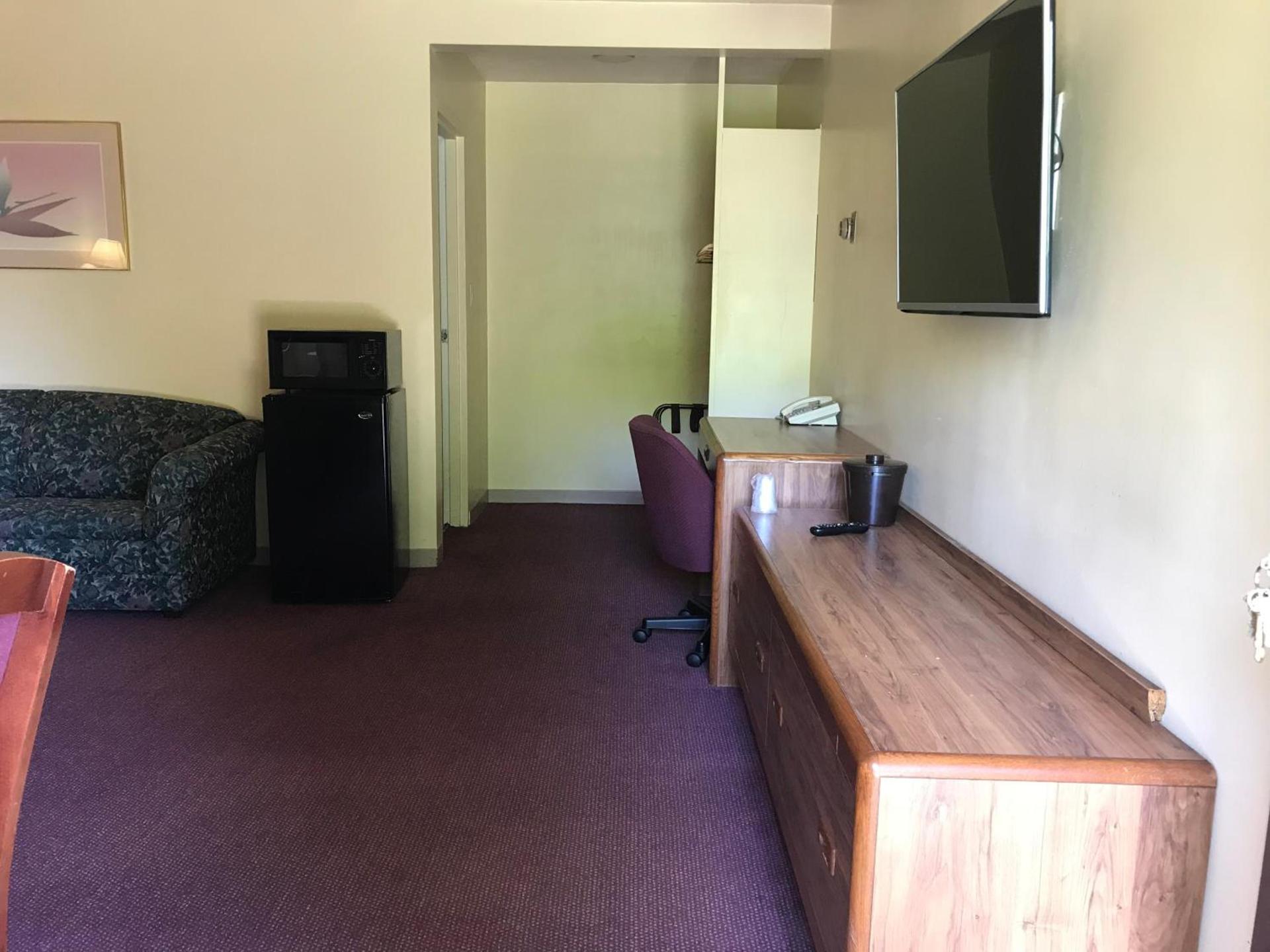 Allenwood Motel photo 9