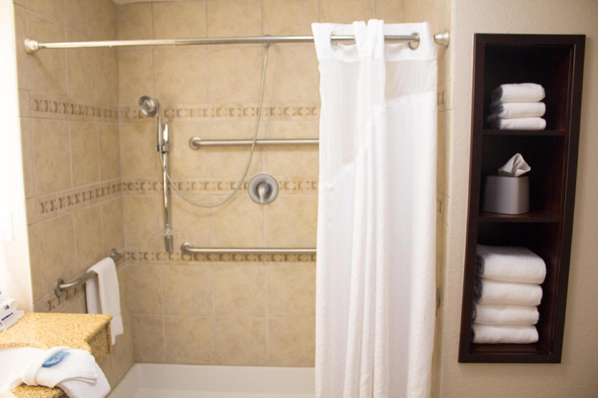 Holiday Inn Express West Jefferson by IHG photo 4