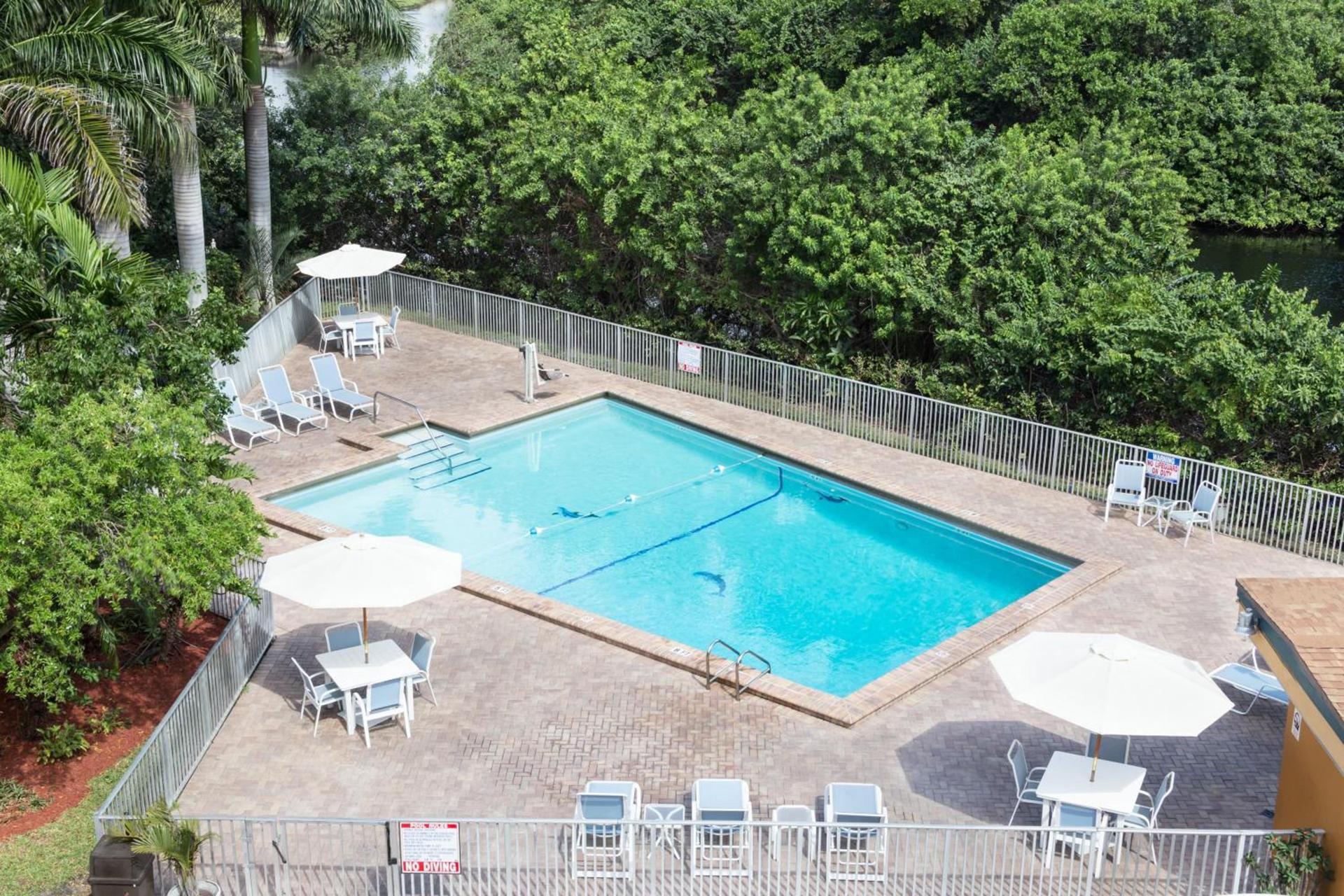 Days Inn by Wyndham Fort Lauderdale-Oakland Park Airport N photo 16