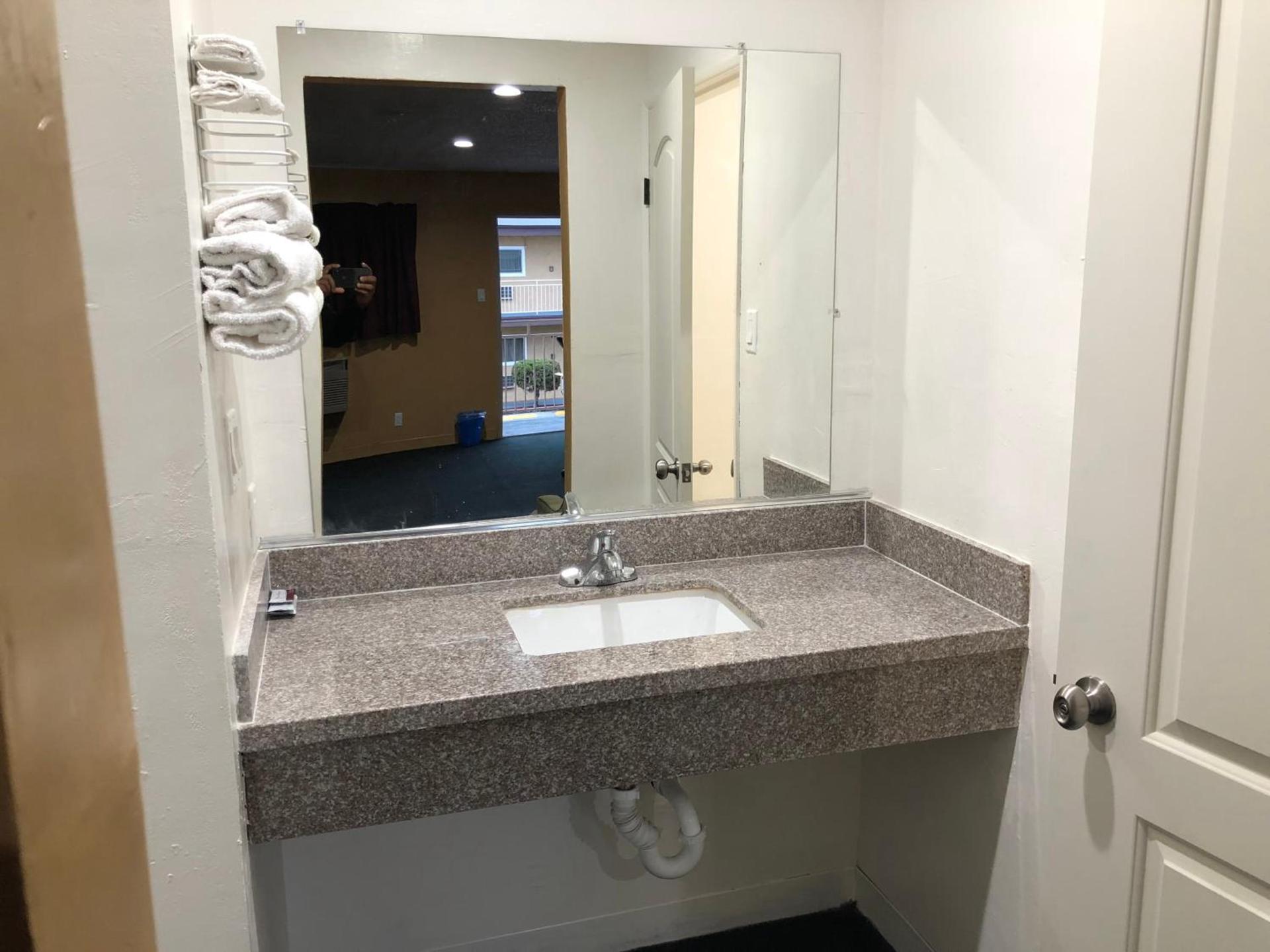 Los Angeles Inn & Suites - LAX photo 32