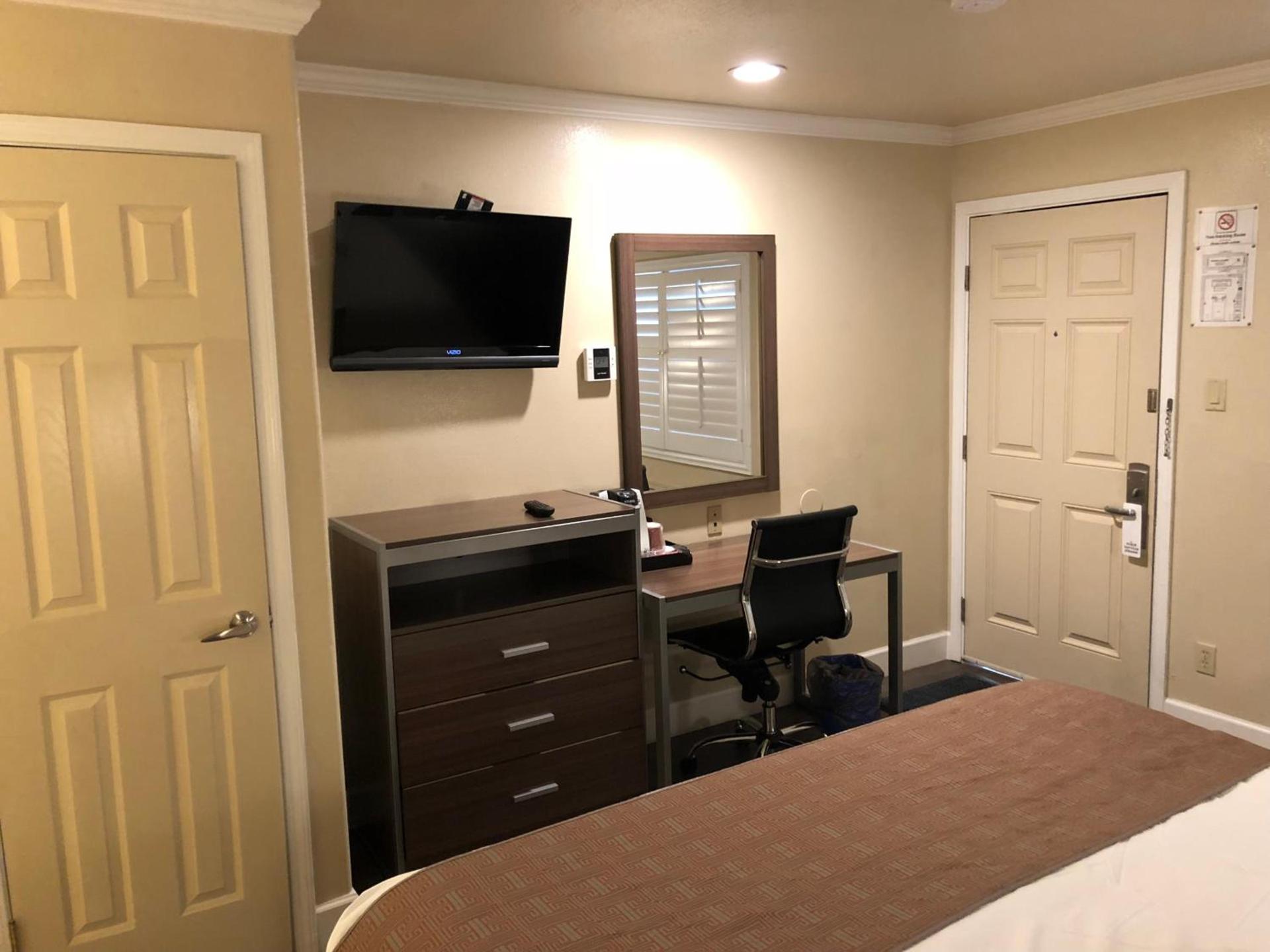 El Castell Motel photo 25