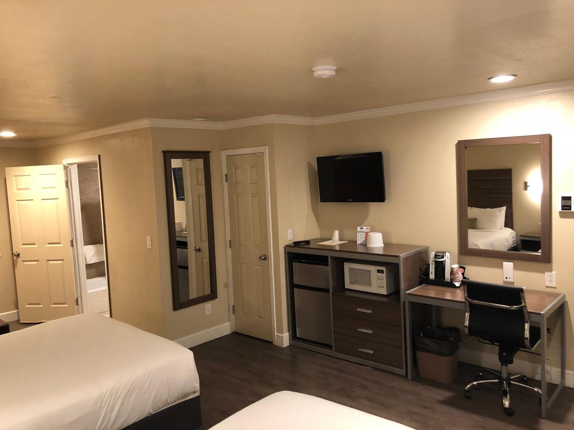 El Castell Motel photo 22
