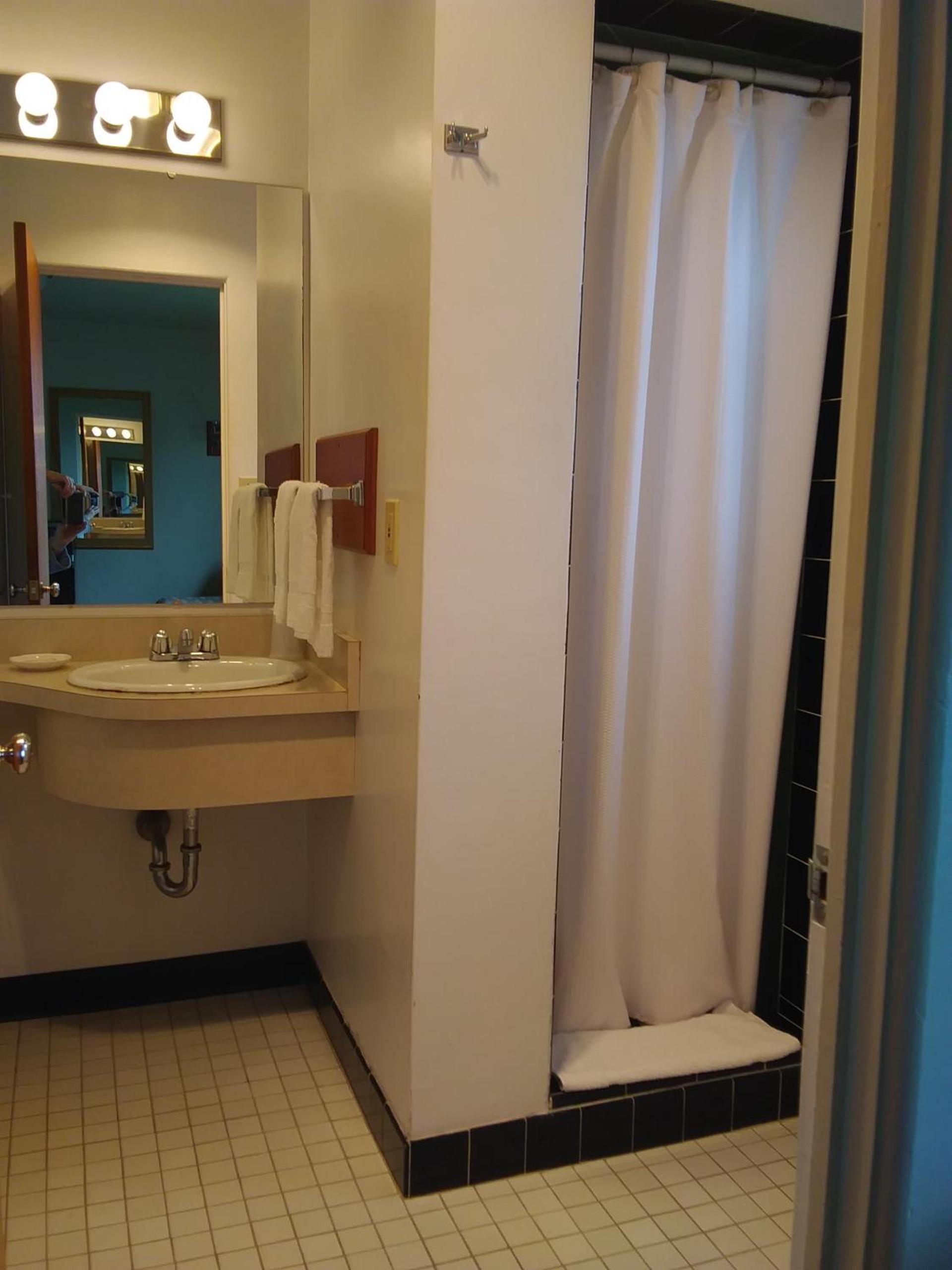 Bay Bridge Motel photo 14