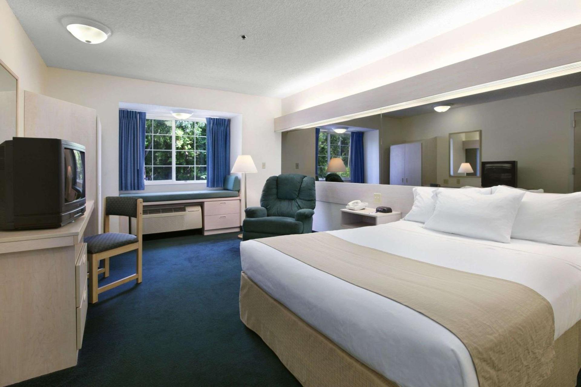 Microtel Inn & Suites by Wyndham Palm Coast I-95 photo 35