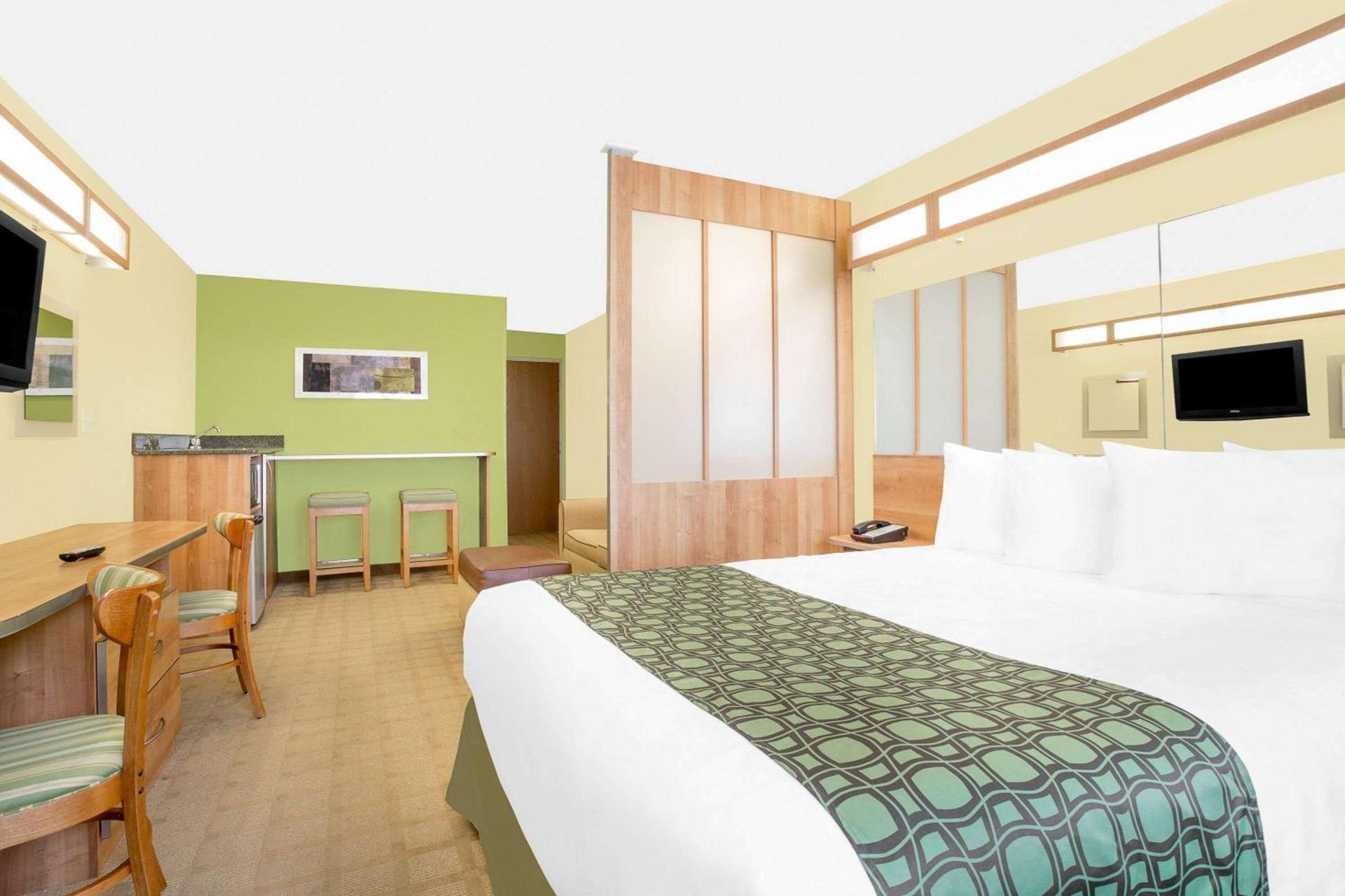 Microtel Inn & Suites by Wyndham Tuscumbia/Muscle Shoals photo 26