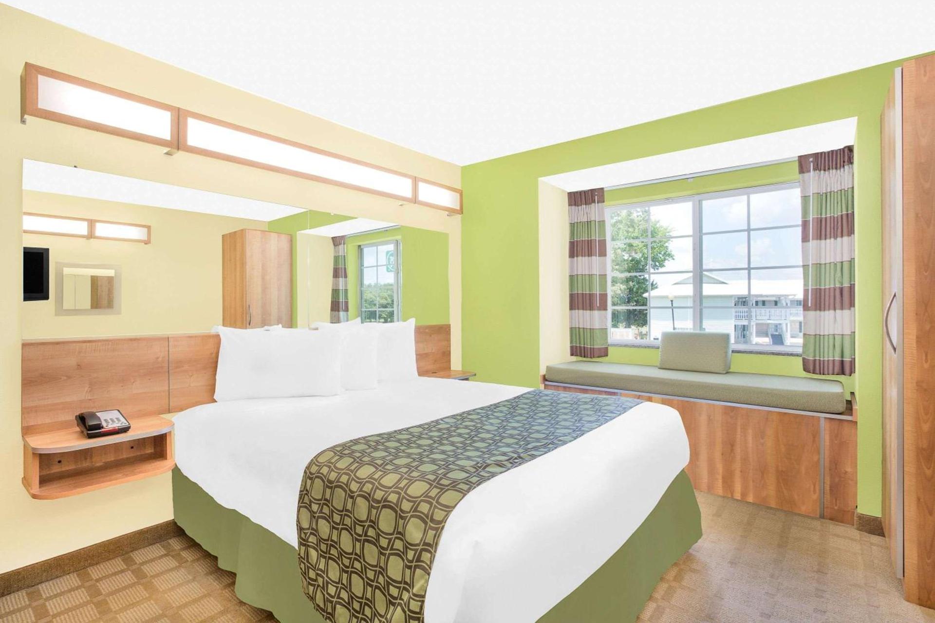 Microtel Inn & Suites by Wyndham Tuscumbia/Muscle Shoals photo 30