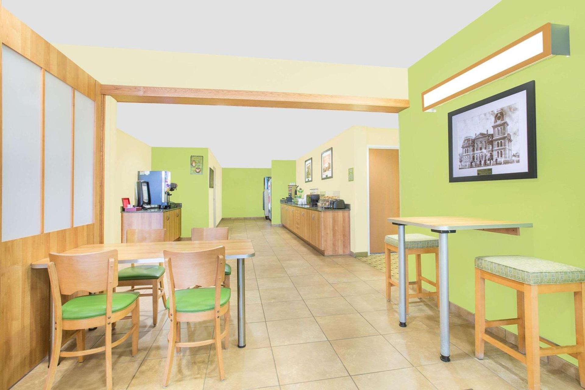Microtel Inn & Suites by Wyndham Tuscumbia/Muscle Shoals photo 32