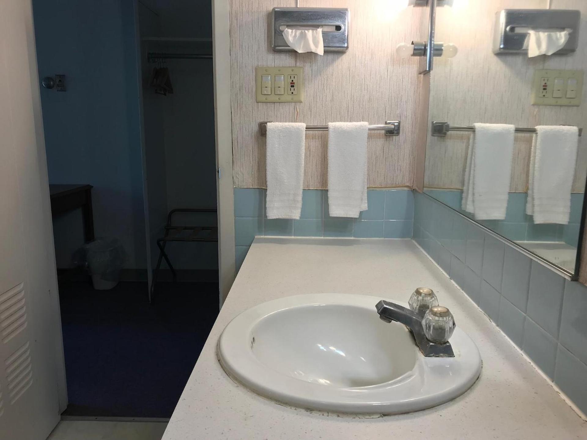 Allenwood Motel photo 4