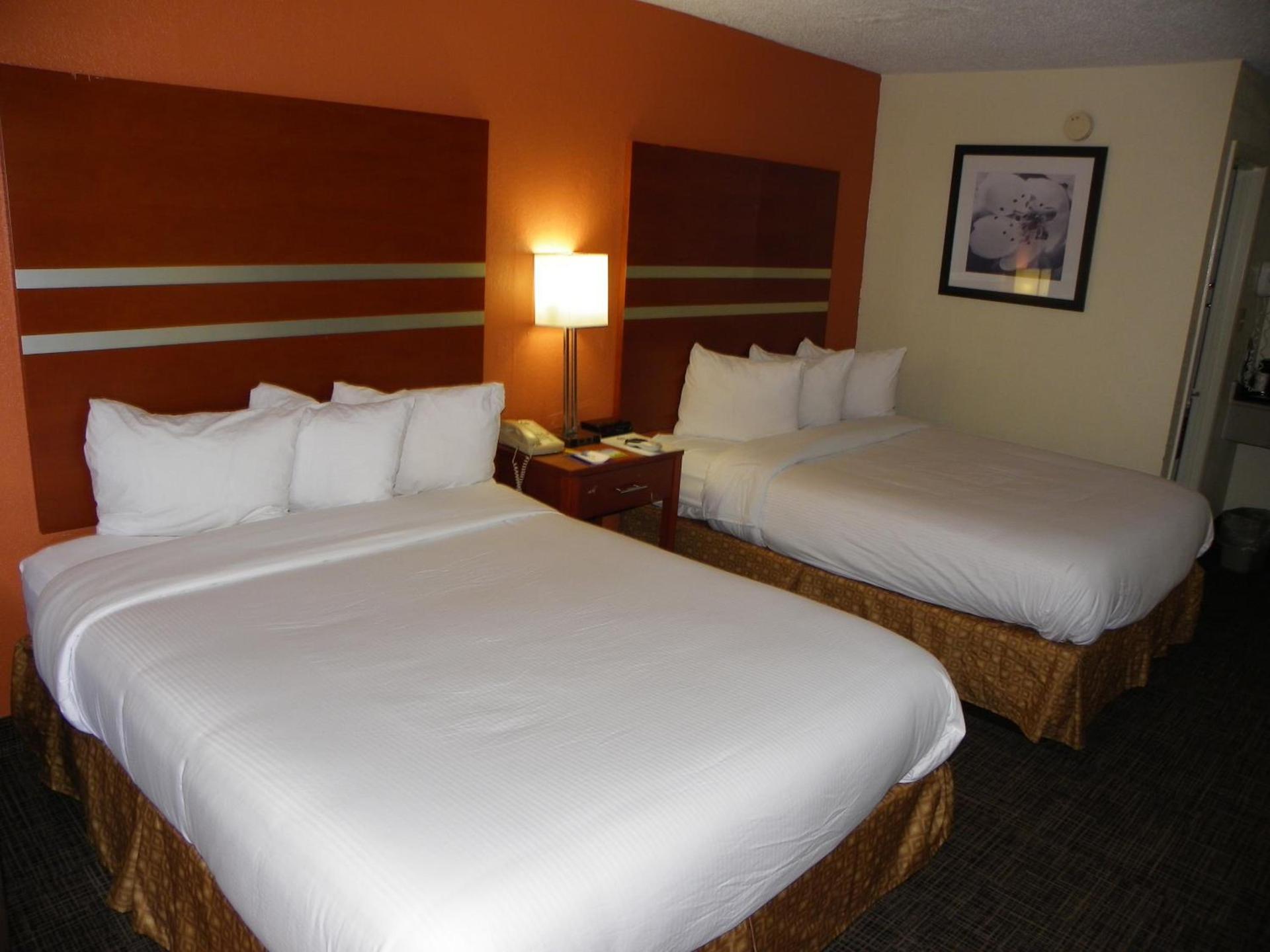 Days Inn by Wyndham Dalton photo 15