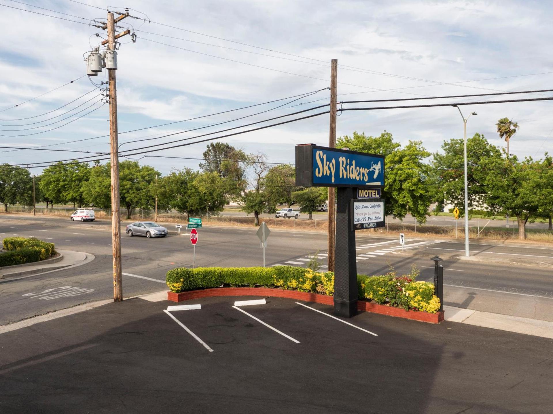 Sky Riders Motel photo 2