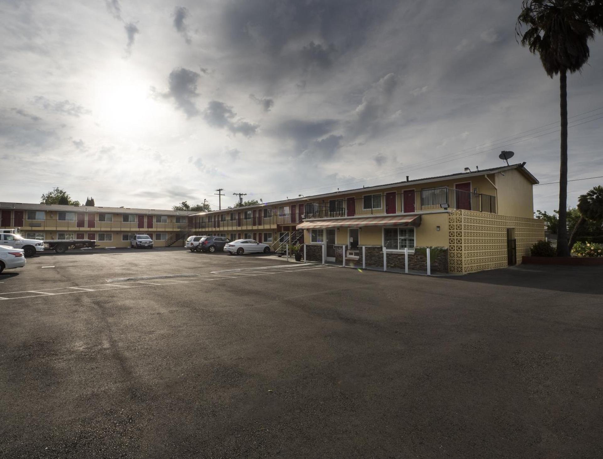Sky Riders Motel photo 4