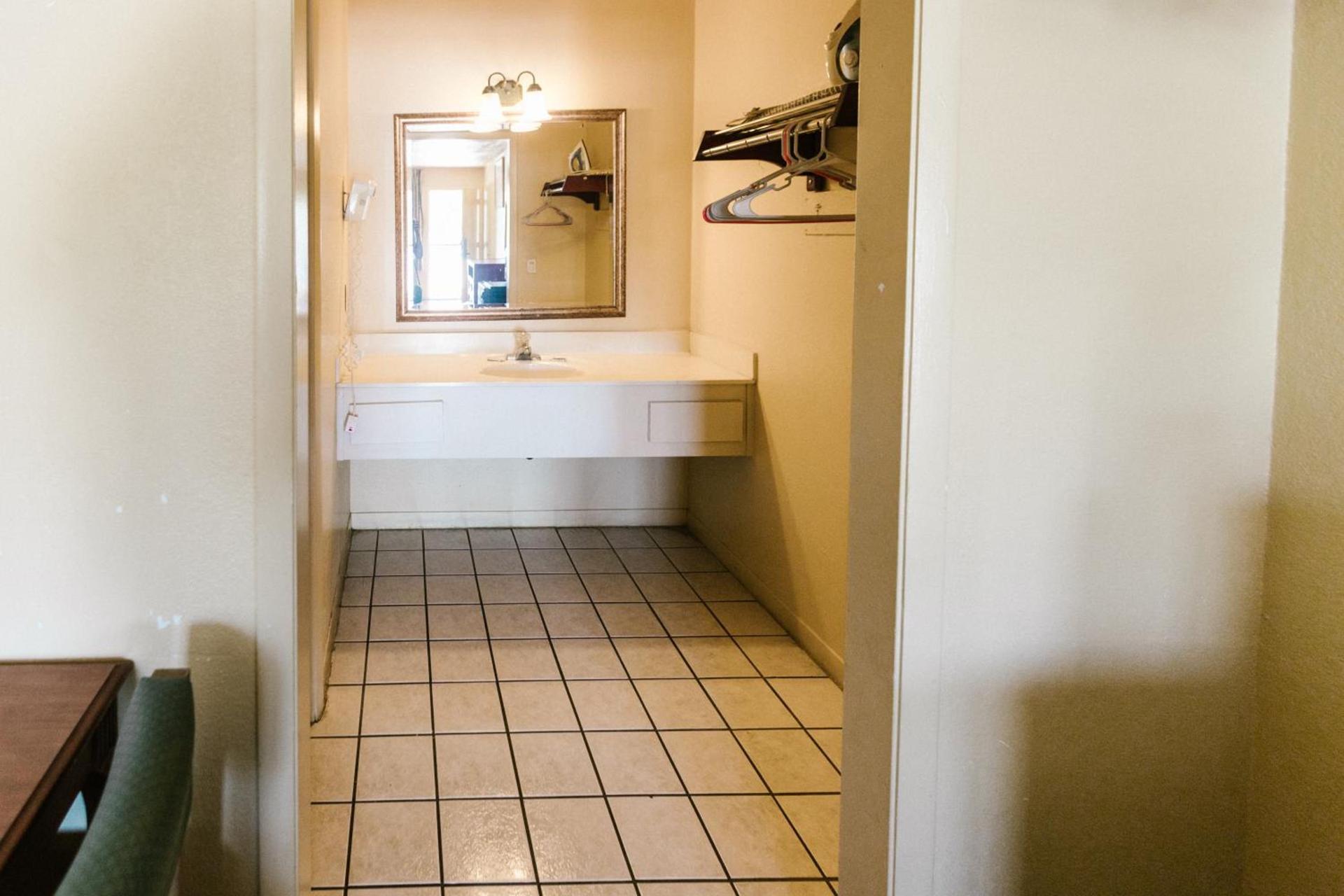 Summer Breeze Motel photo 14