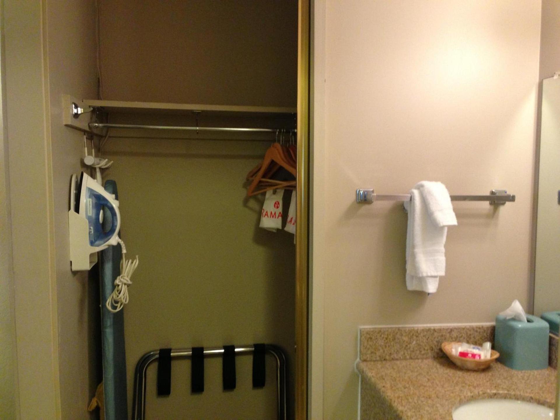 Ramada by Wyndham Fresno North photo 21