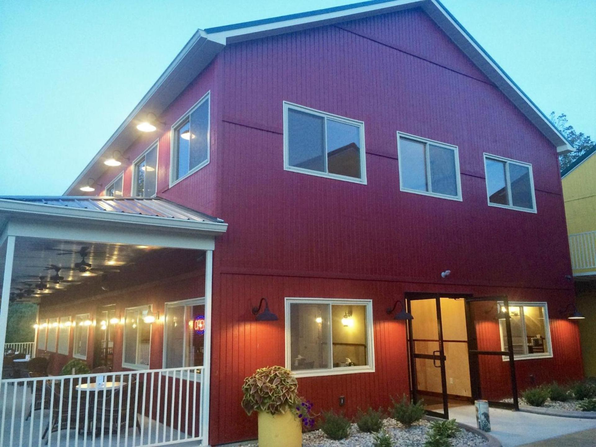 Golden Manor Inn & Suites photo 1