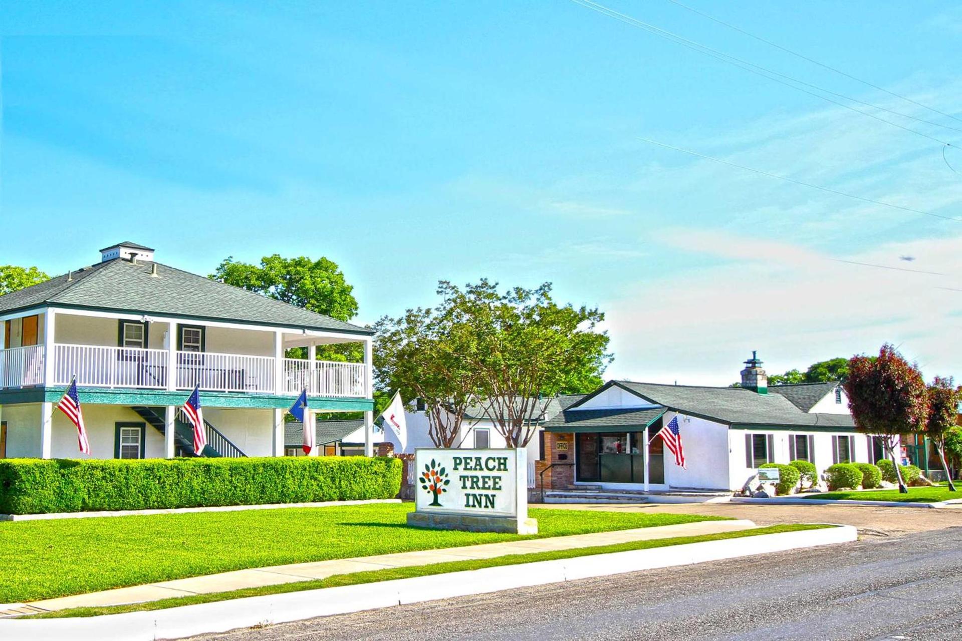 Peach Tree Inn & Suites photo 32