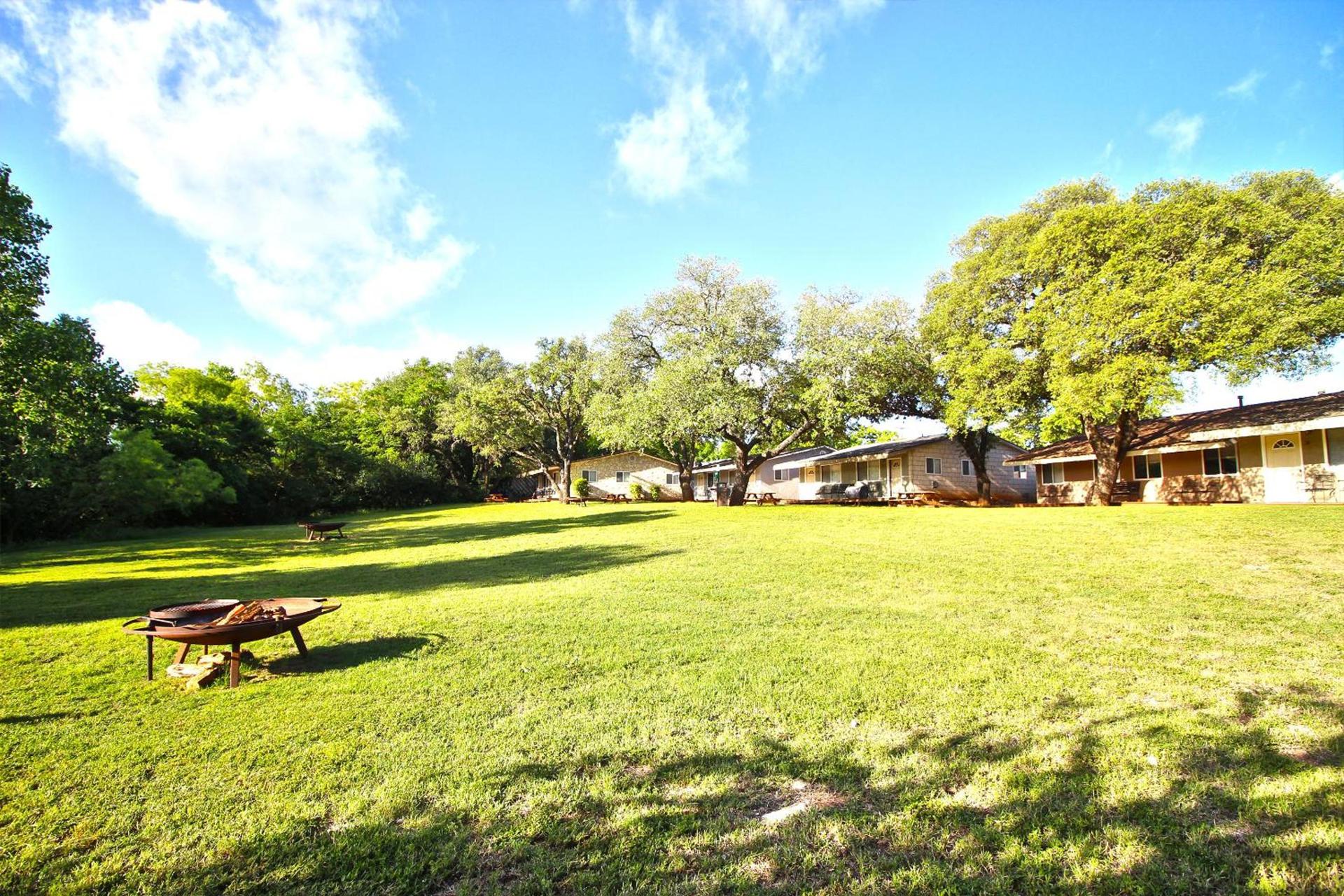 Peach Tree Inn & Suites photo 4