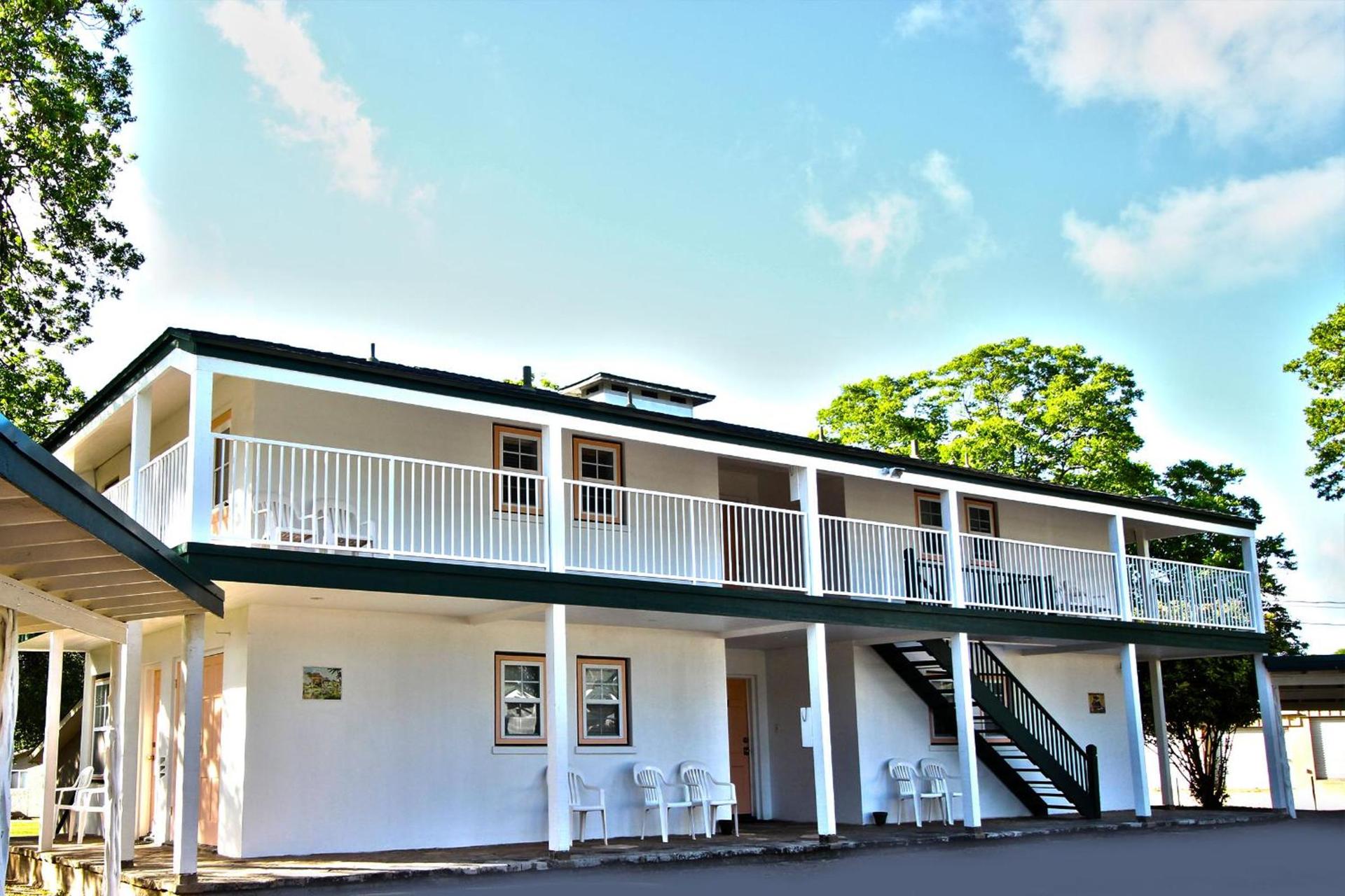Peach Tree Inn & Suites photo 68