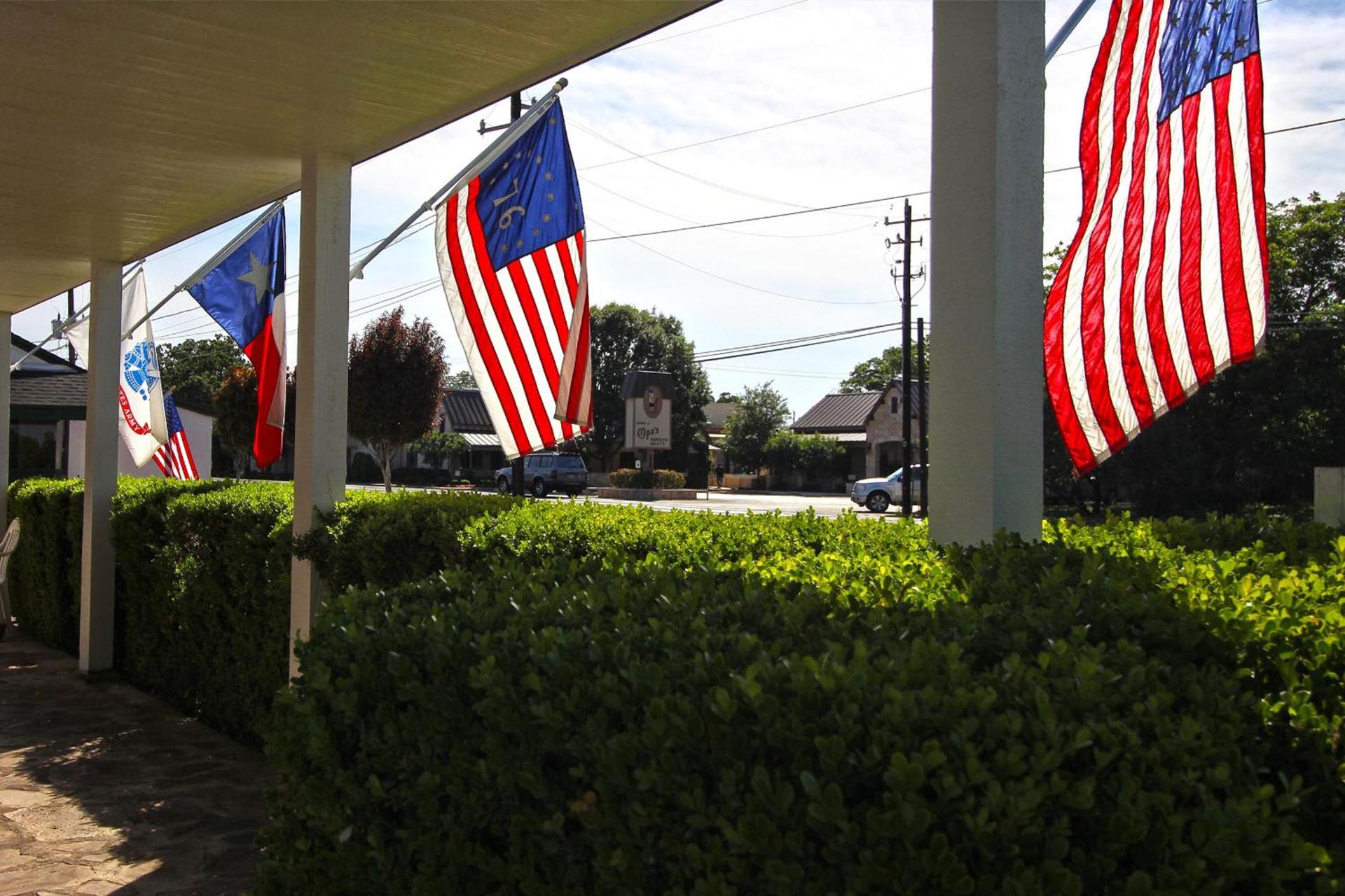 Peach Tree Inn & Suites photo 22