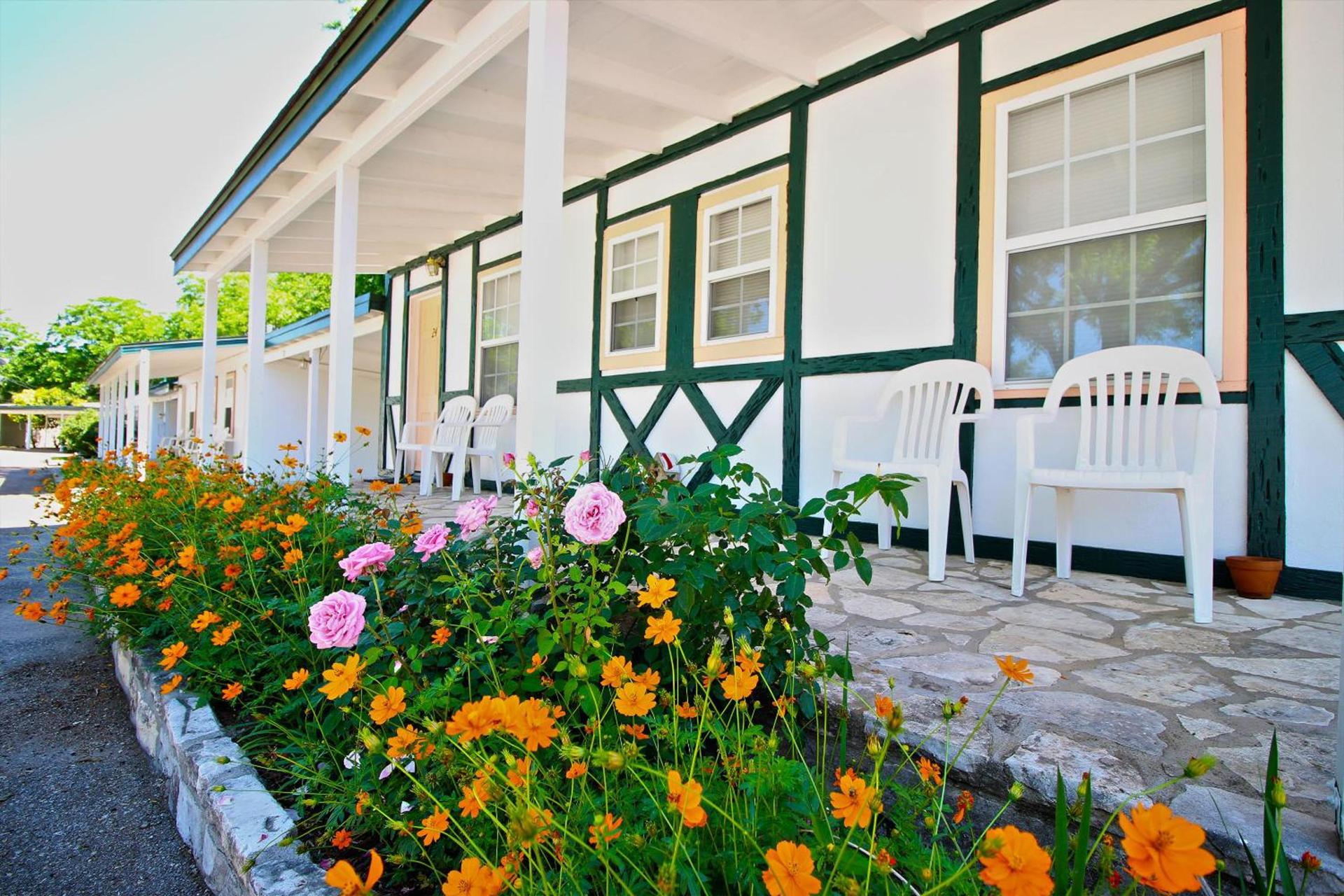 Peach Tree Inn & Suites photo 33