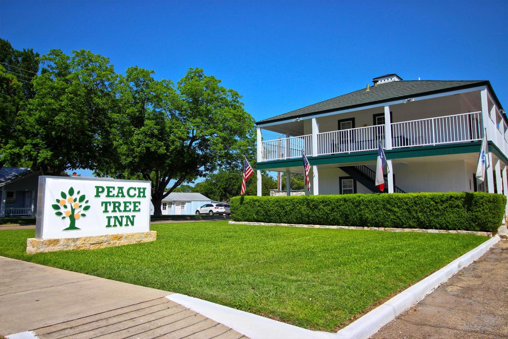 Peach Tree Inn & Suites photo 13