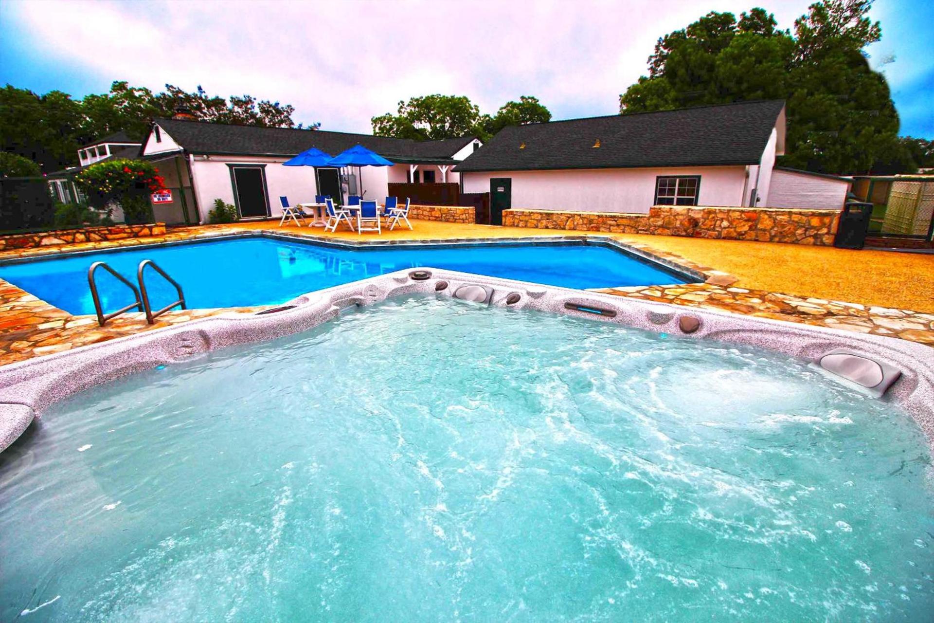 Peach Tree Inn & Suites photo 5