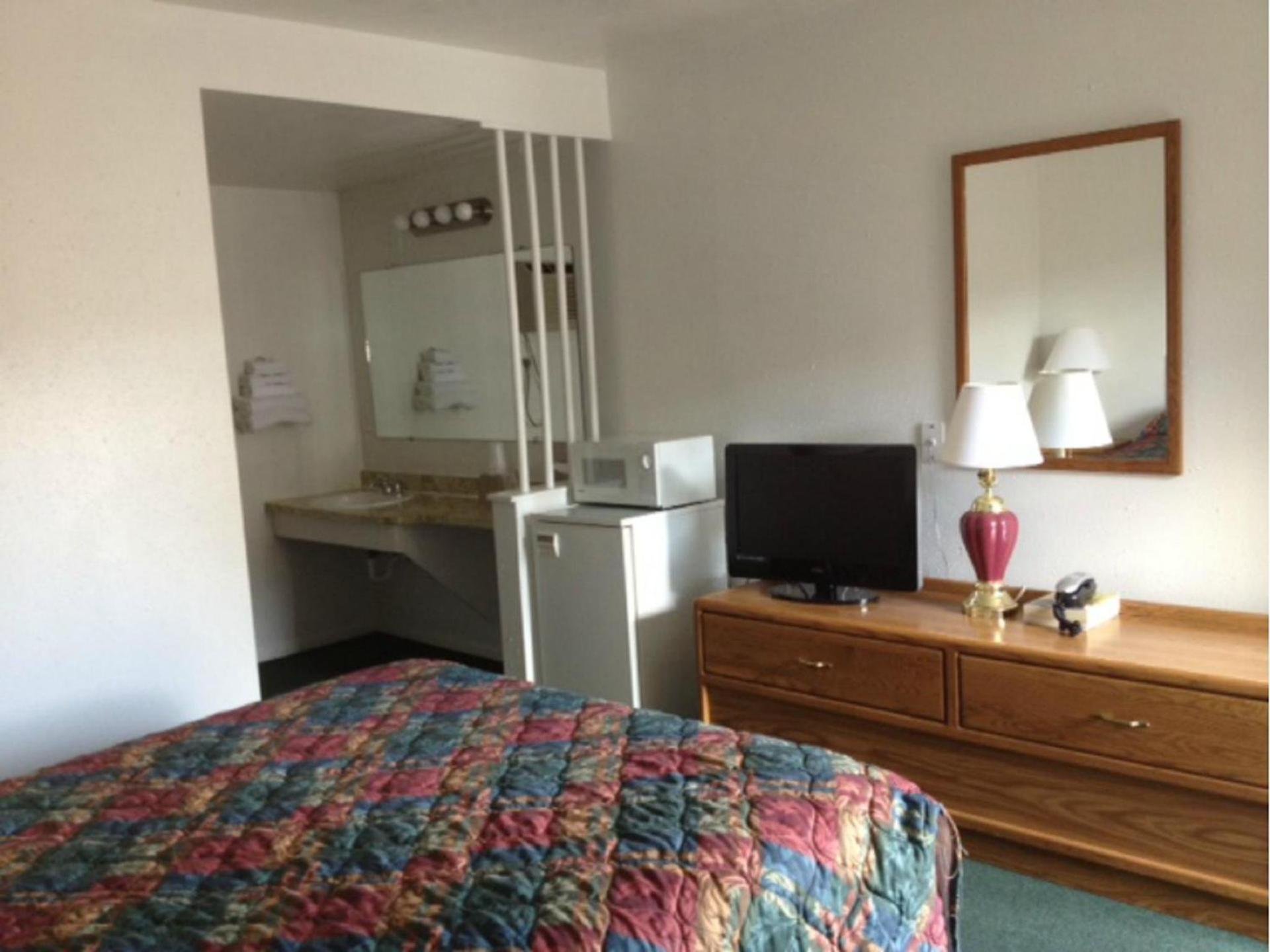 Town House Motel photo 8