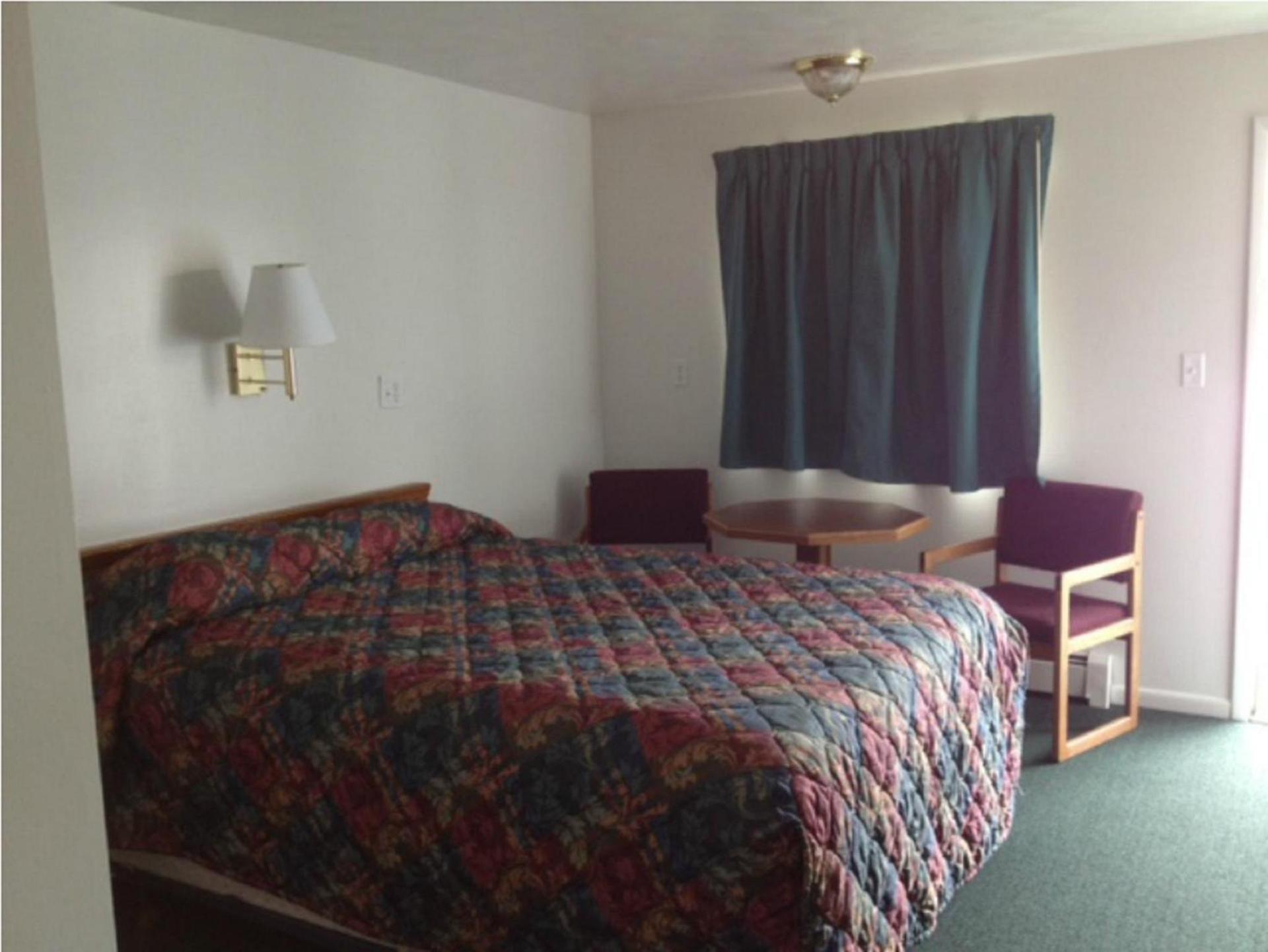 Town House Motel photo 10