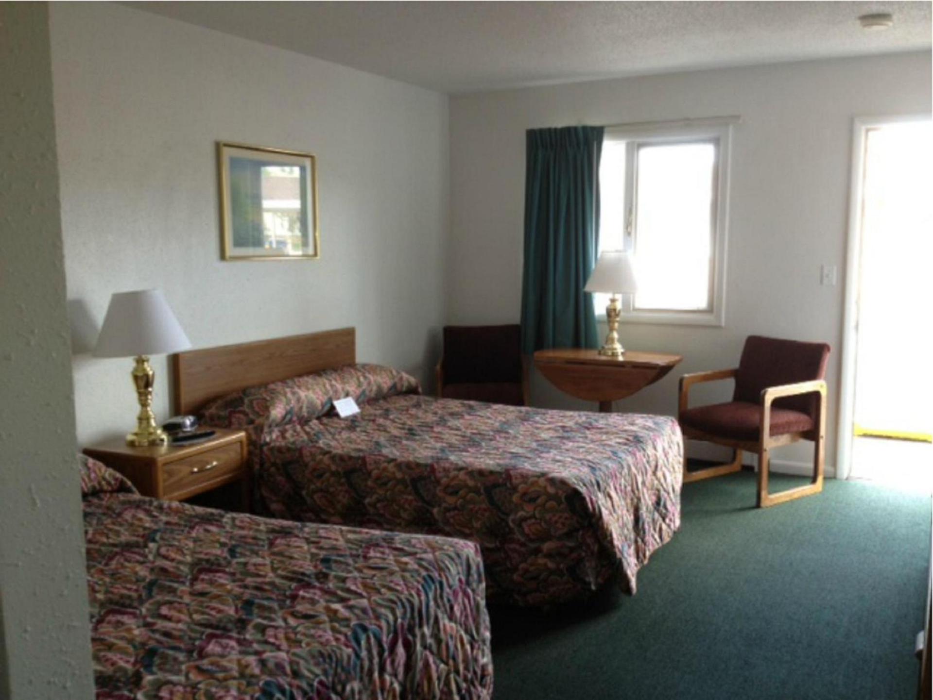 Town House Motel photo 11