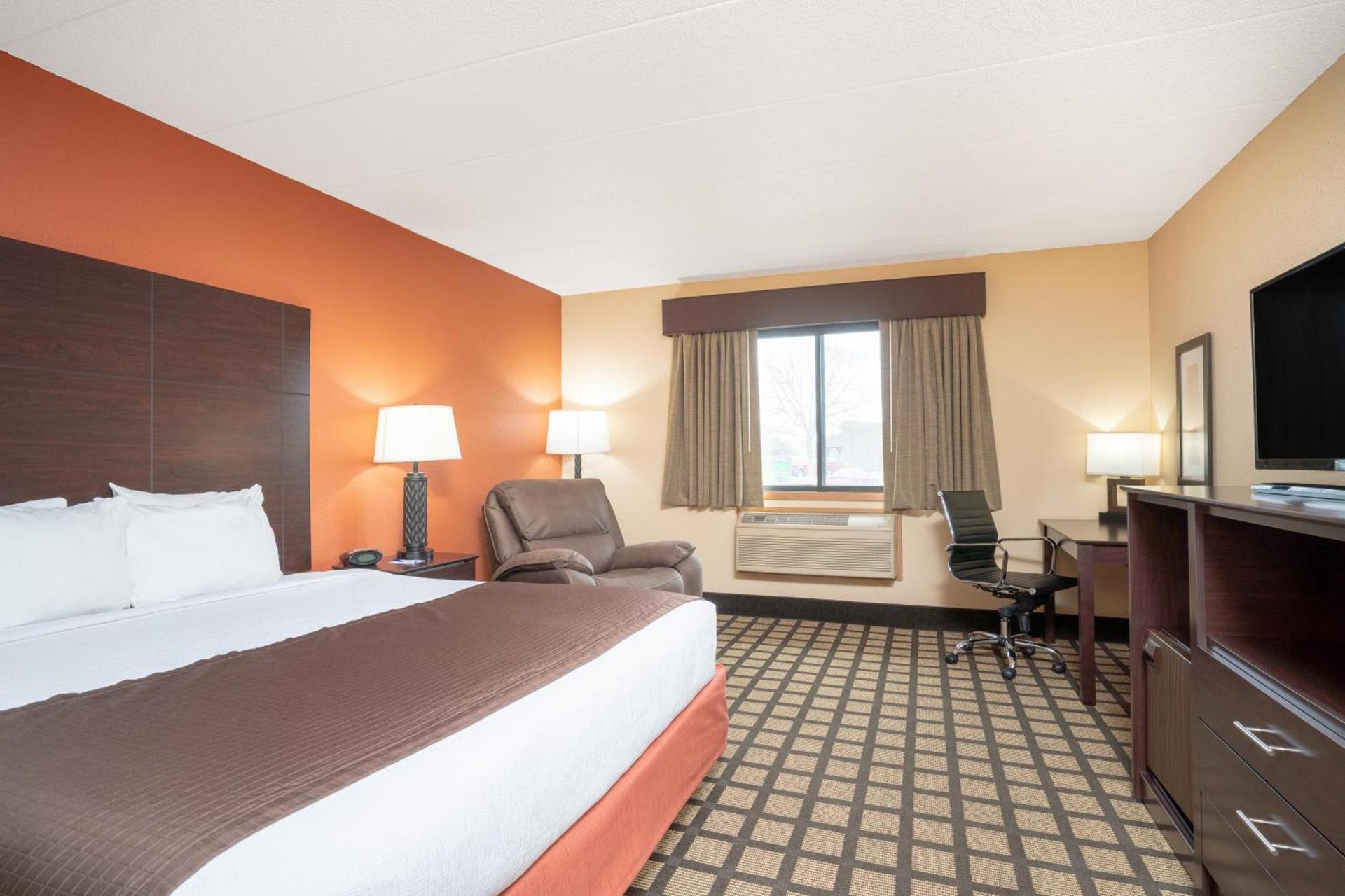 Baymont by Wyndham Lakeville photo 14