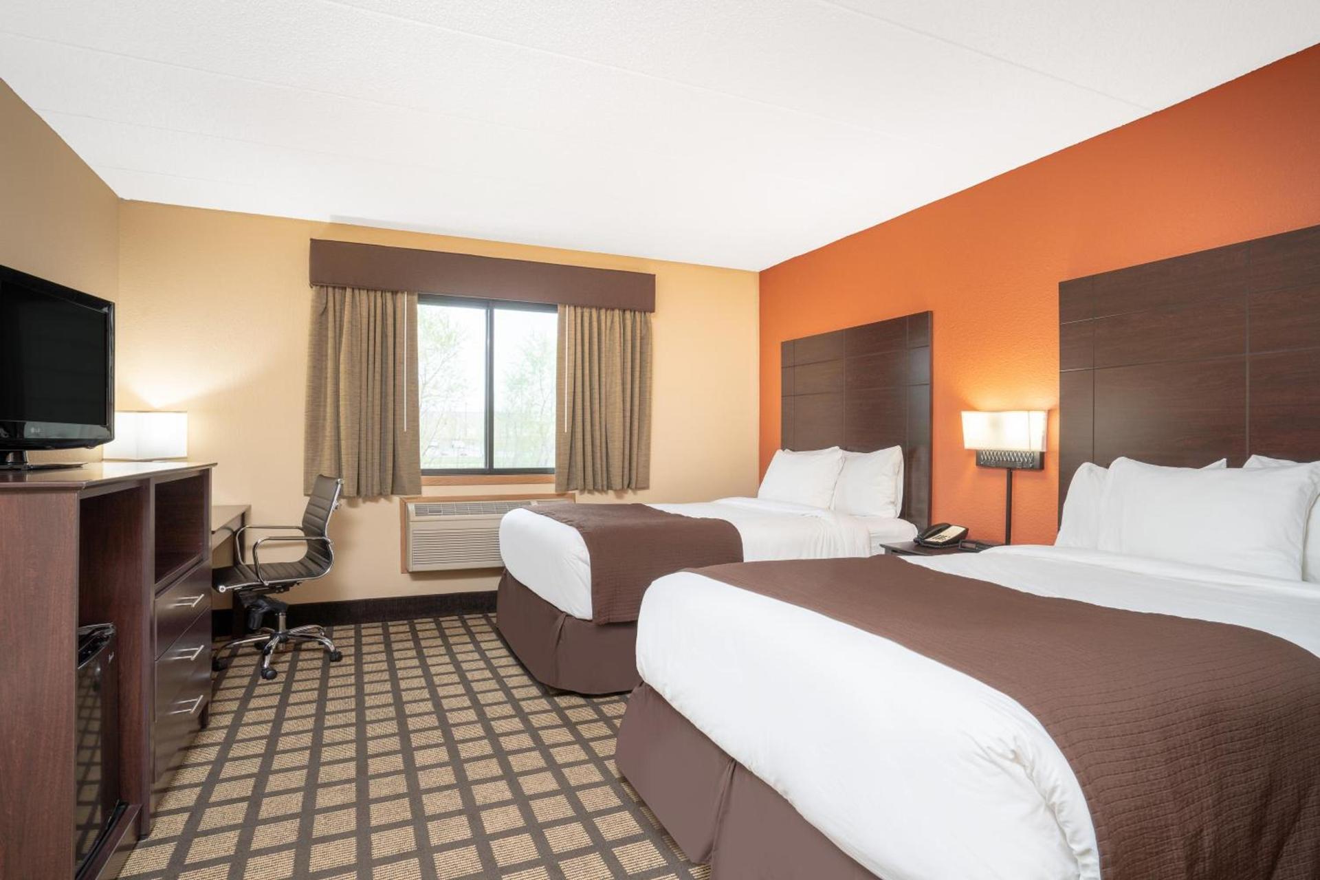 Baymont by Wyndham Lakeville photo 10