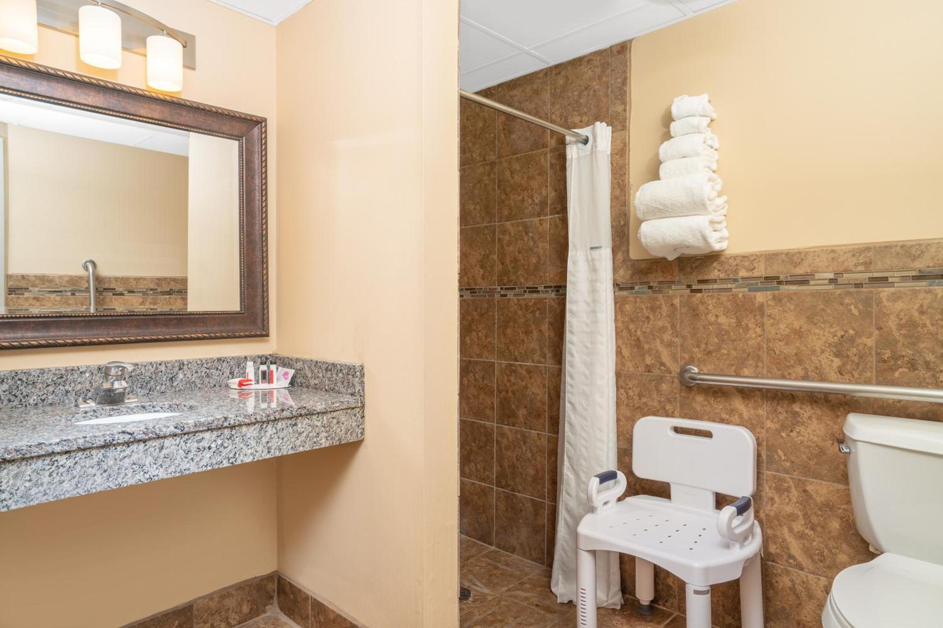 Baymont by Wyndham Lakeville photo 11
