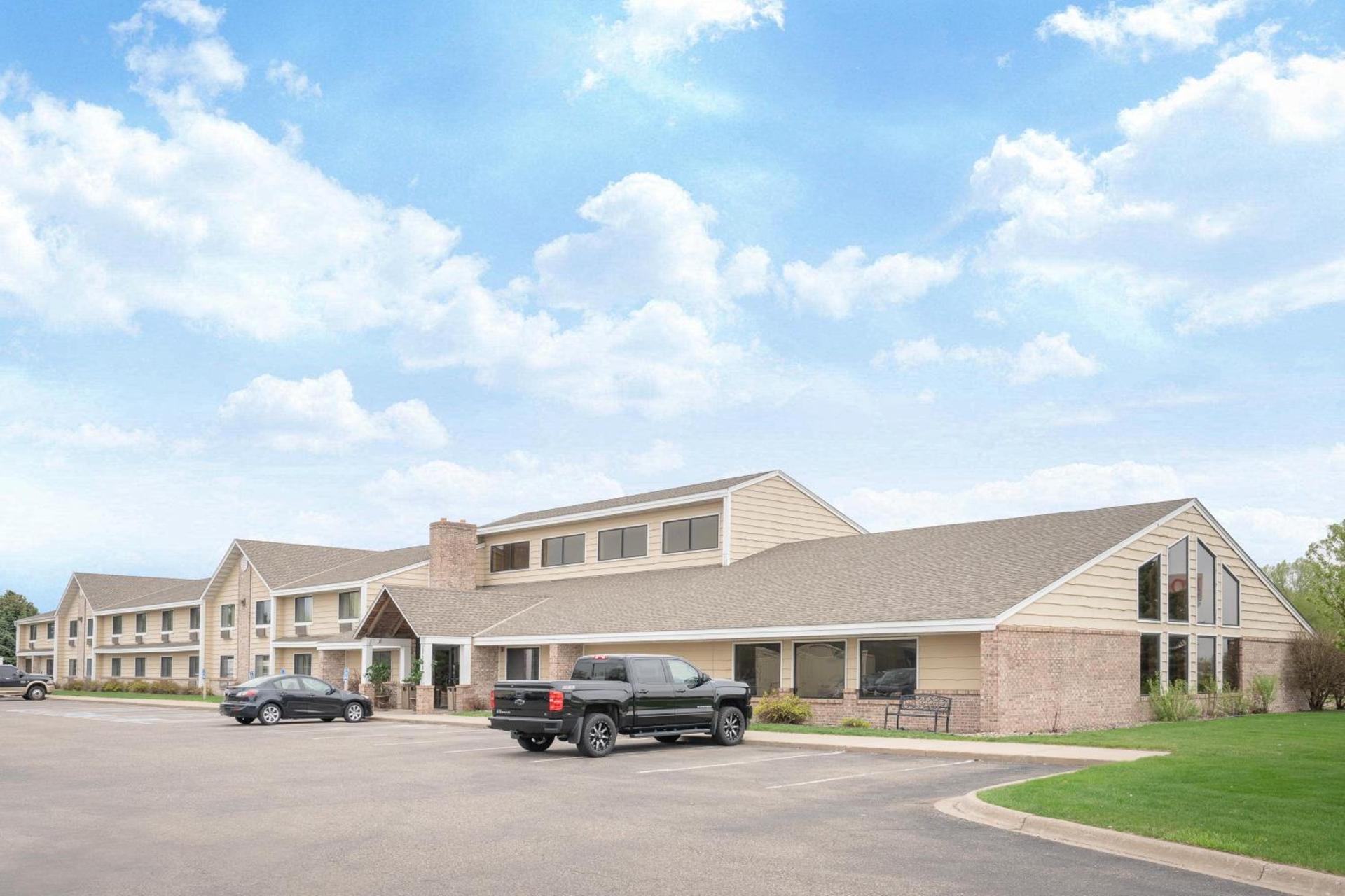 Baymont by Wyndham Lakeville photo 2