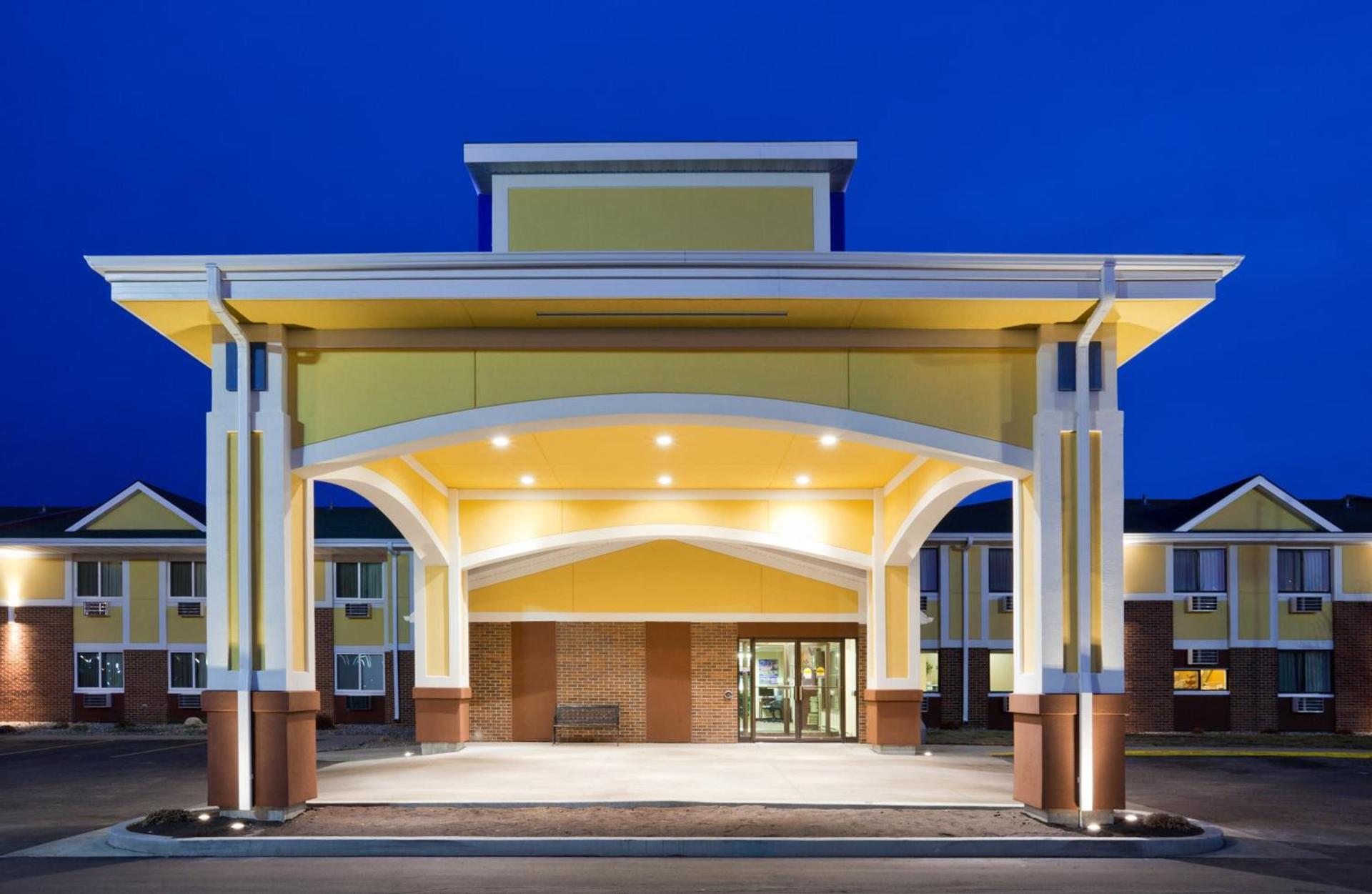 Fargo Inn and Suites photo 2