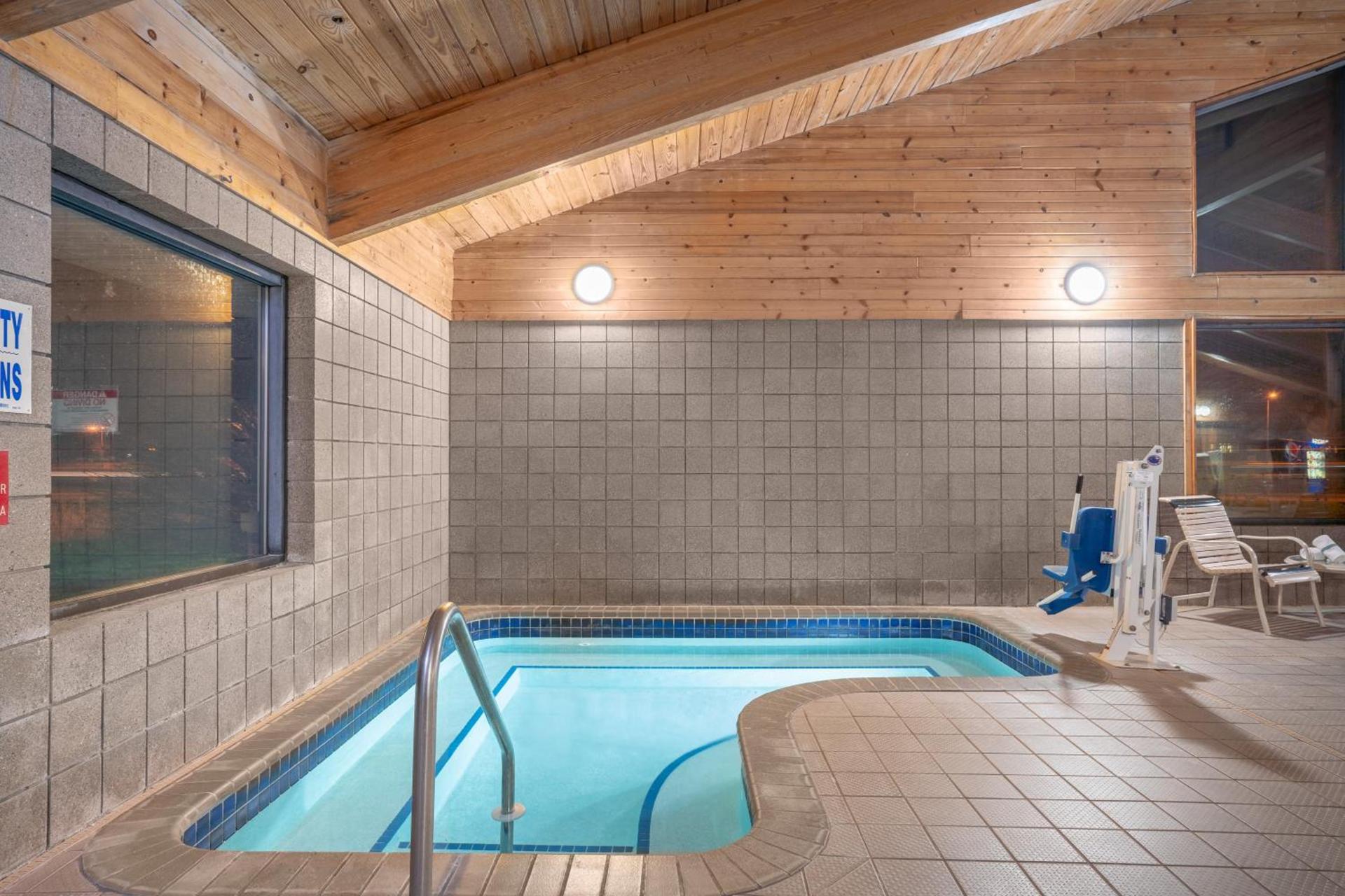 Baymont by Wyndham Lakeville photo 4