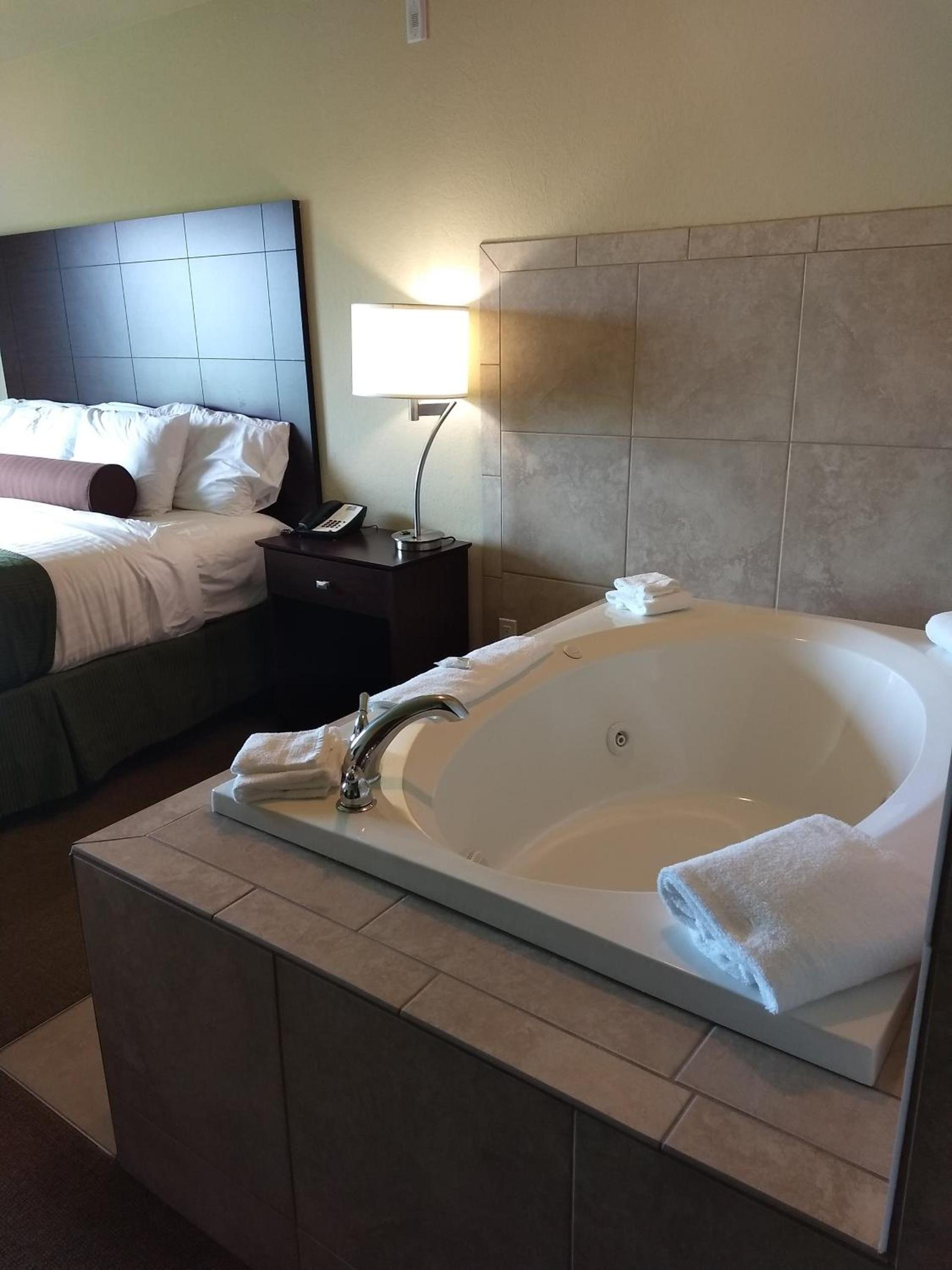 AmeriVu inn and Suites - Crookston photo 21